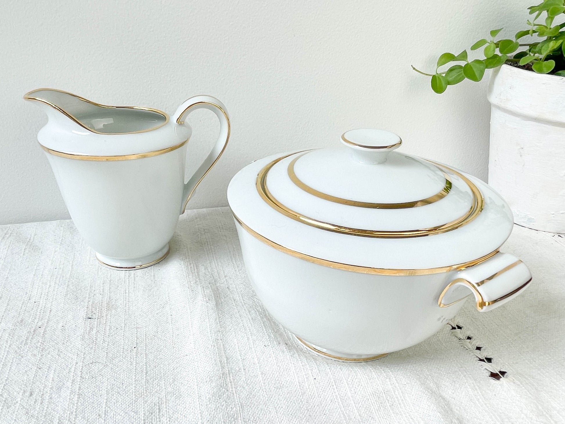 Service à thé/café vintage en porcelaine Bernardaud & Cie Limoges France blanche doré