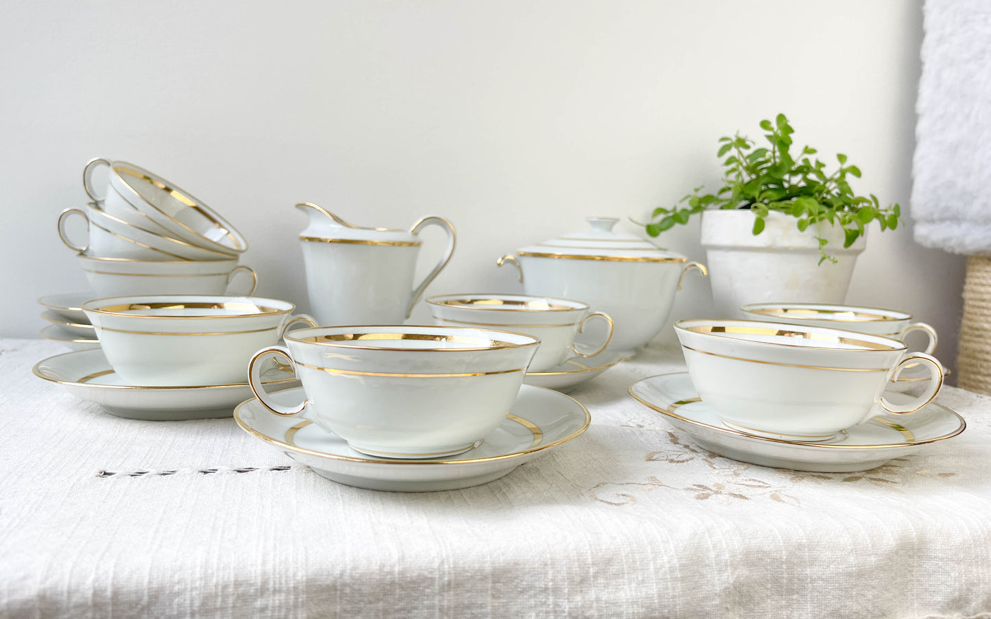 Service à thé/café vintage en porcelaine Bernardaud & Cie Limoges France blanche doré