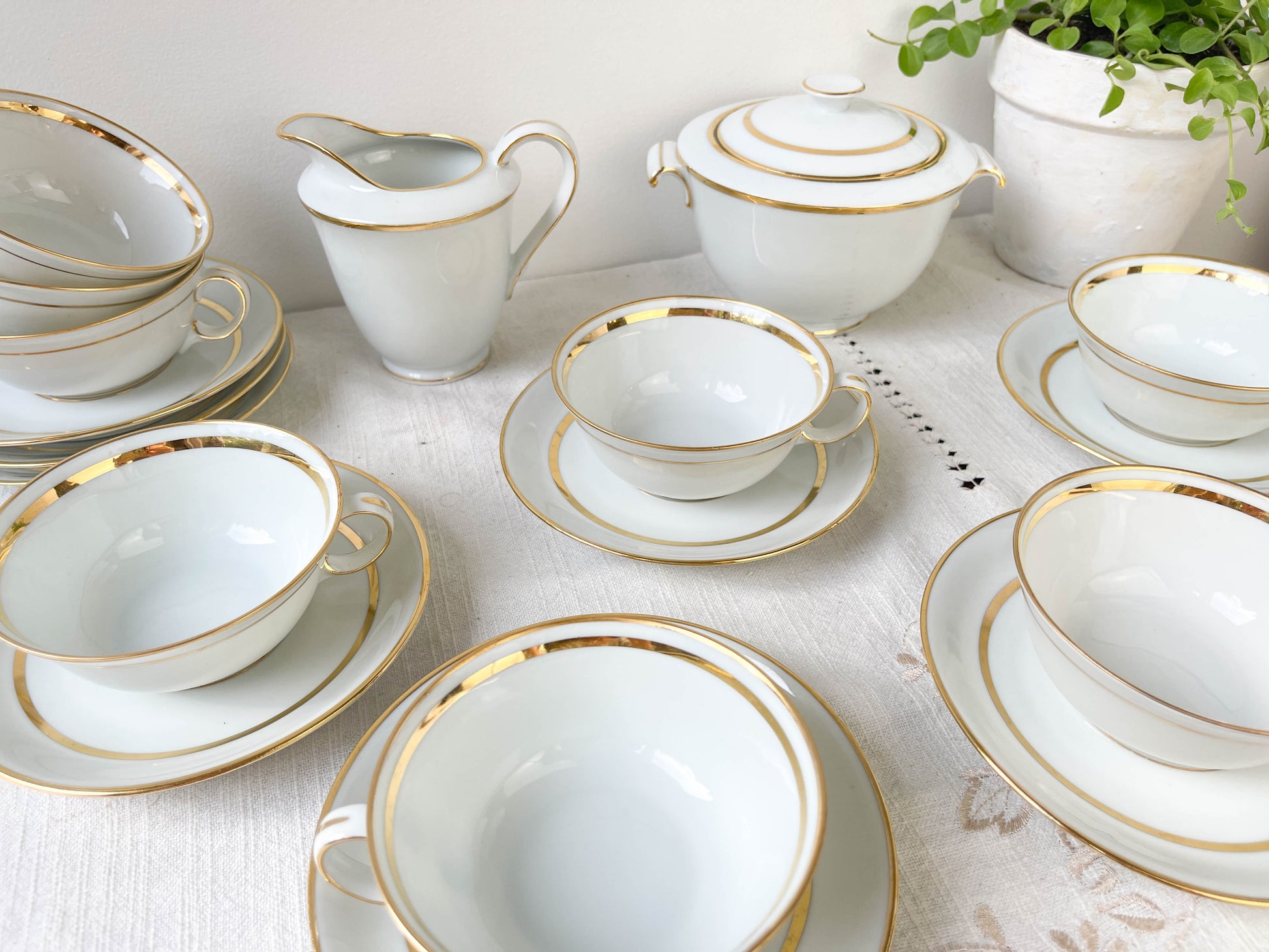 Service à thé/café vintage en porcelaine Bernardaud & Cie Limoges France blanche doré