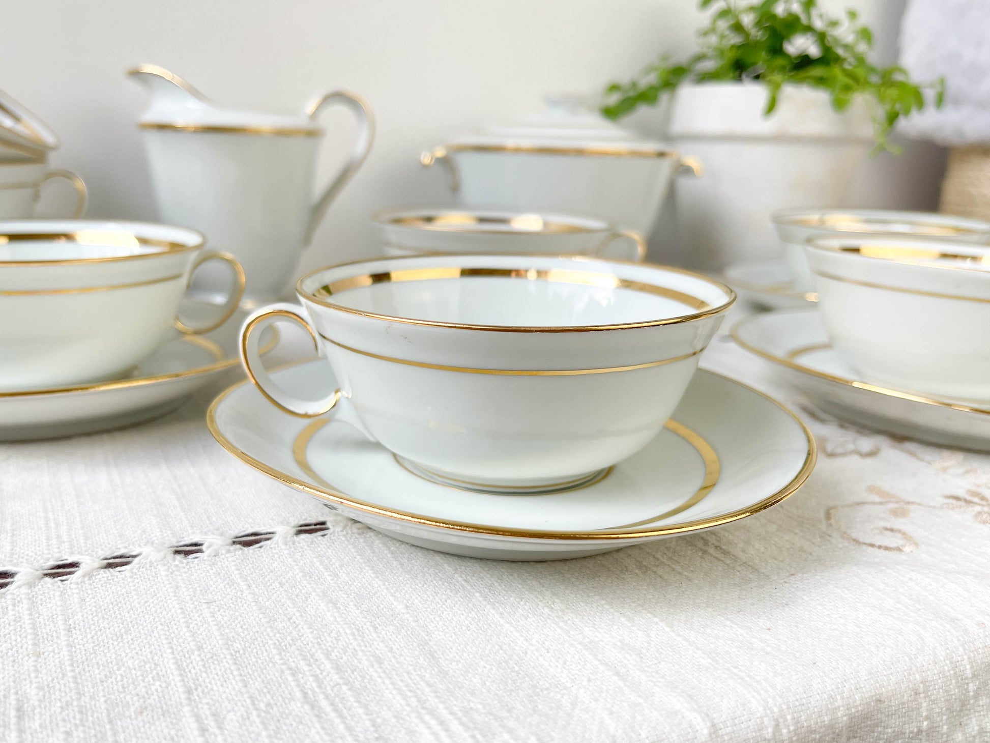 Service à thé/café vintage en porcelaine Bernardaud & Cie Limoges France blanche doré