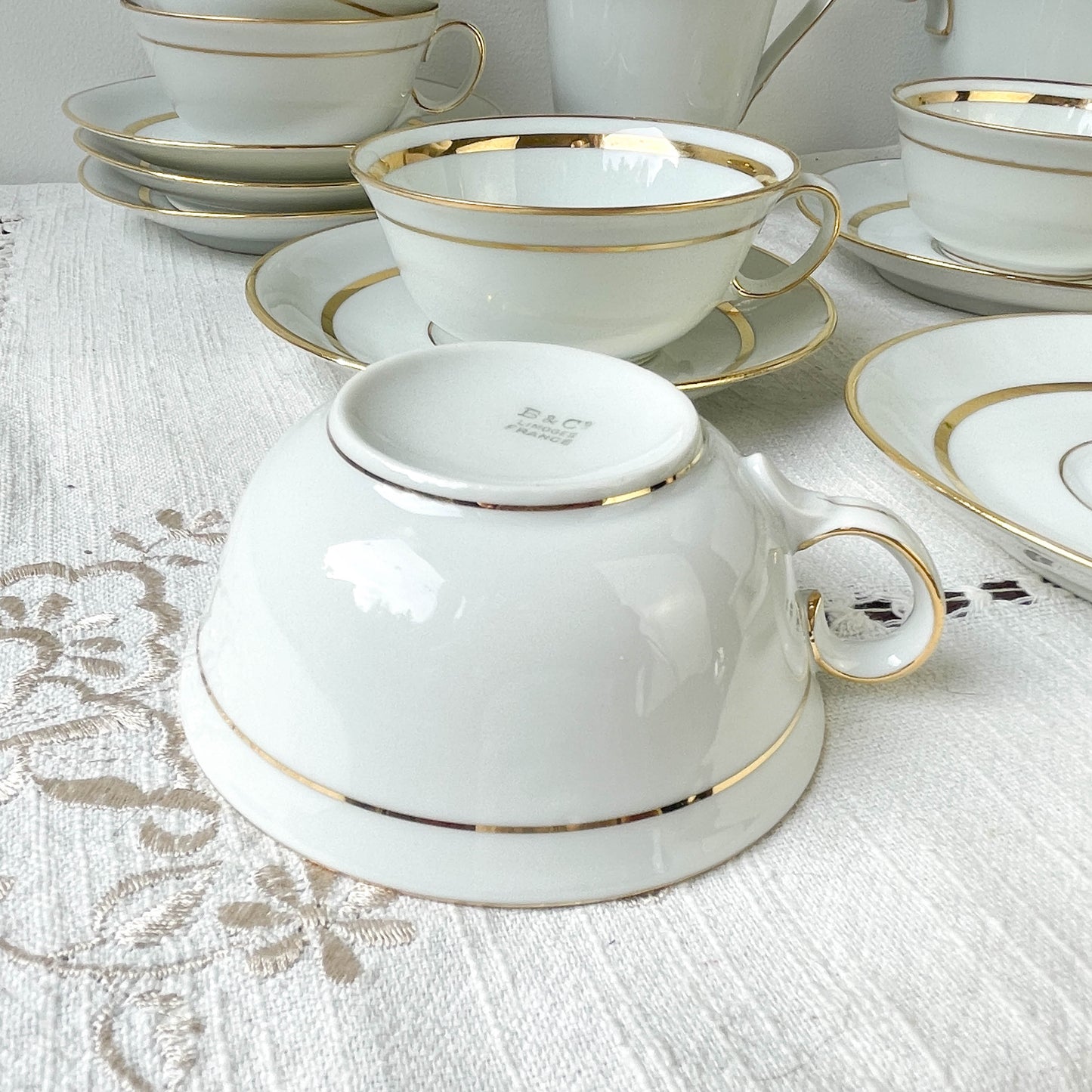 Service à thé/café vintage en porcelaine Bernardaud & Cie Limoges France blanche doré