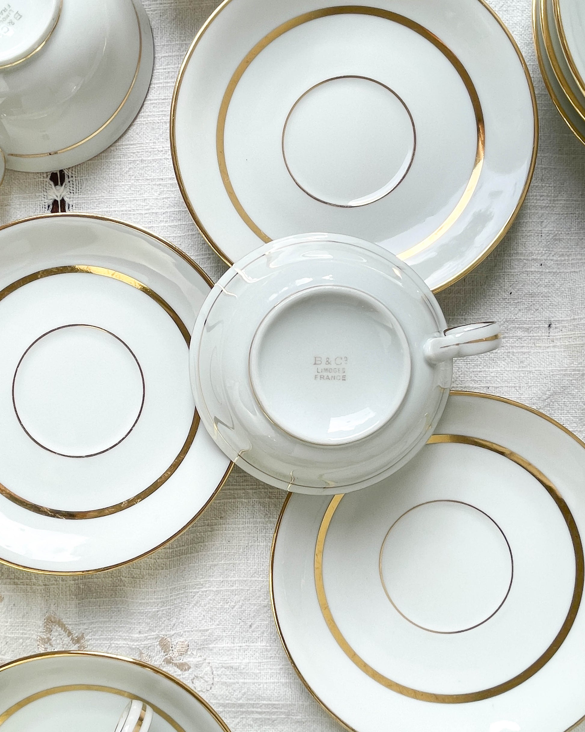 Service à thé/café vintage en porcelaine Bernardaud & Cie Limoges France blanche doré