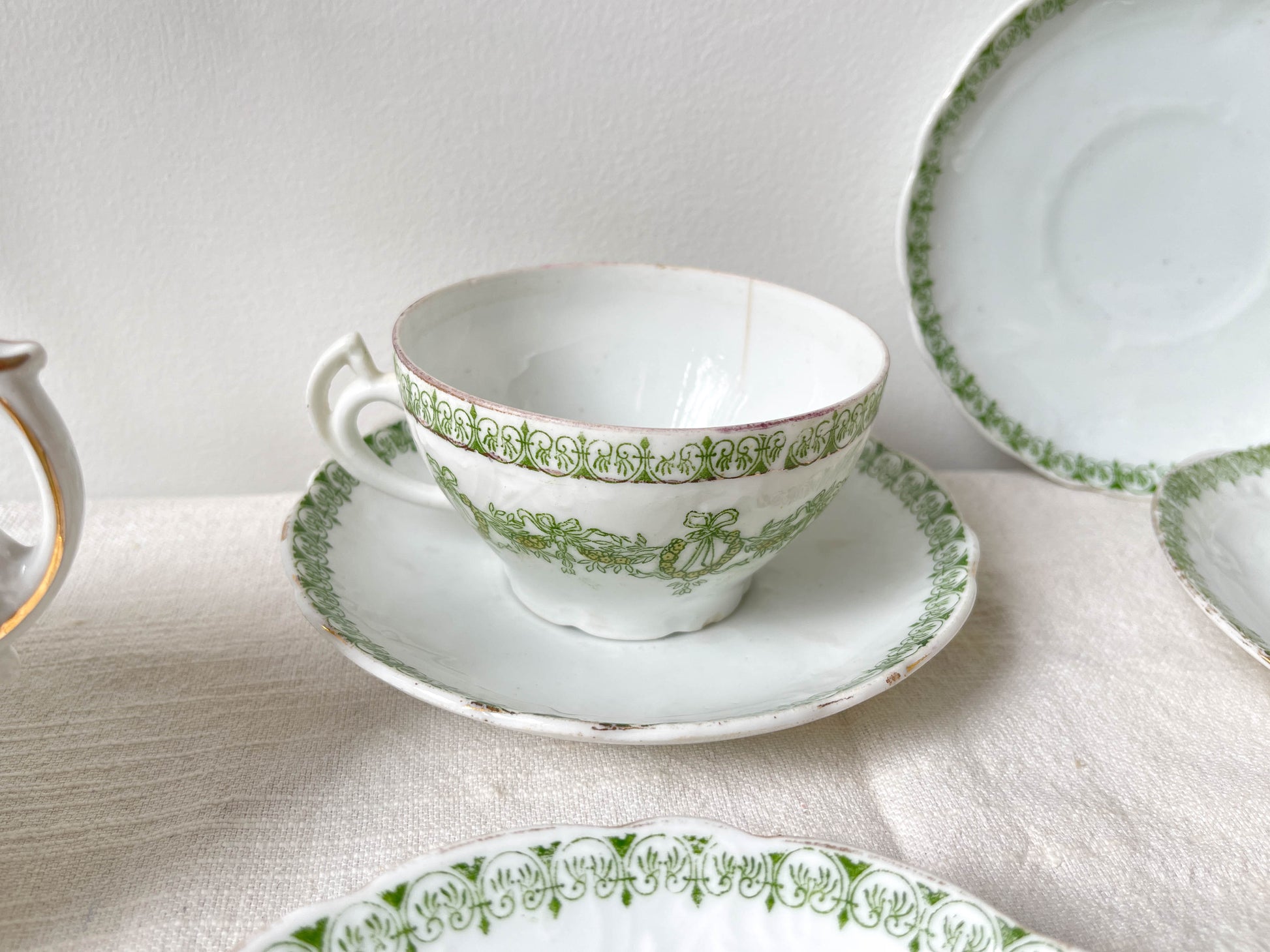 Service à thé/café vintage en porcelaine blanche verte doré XIXème