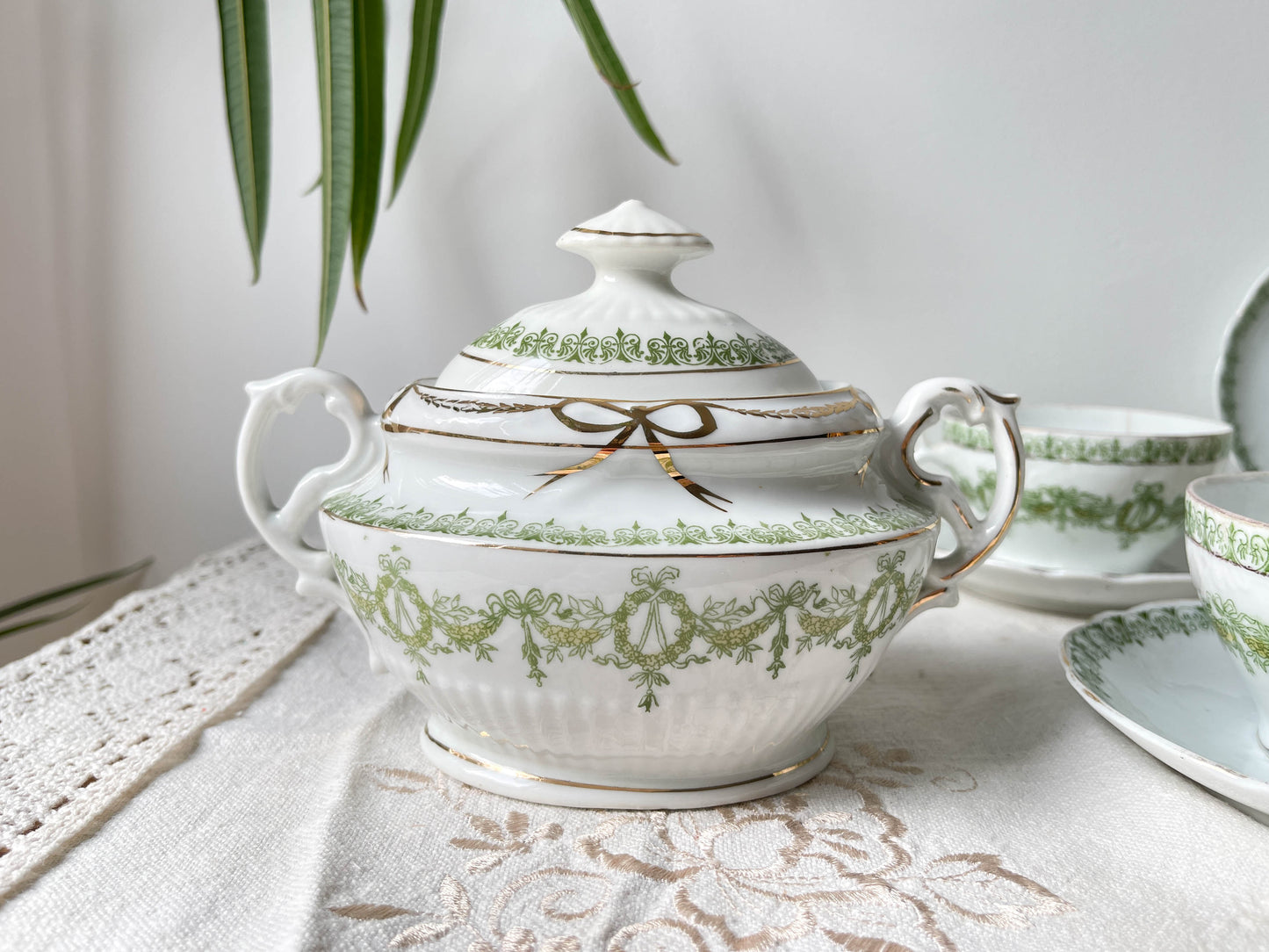 Service à thé/café vintage en porcelaine blanche verte doré XIXème