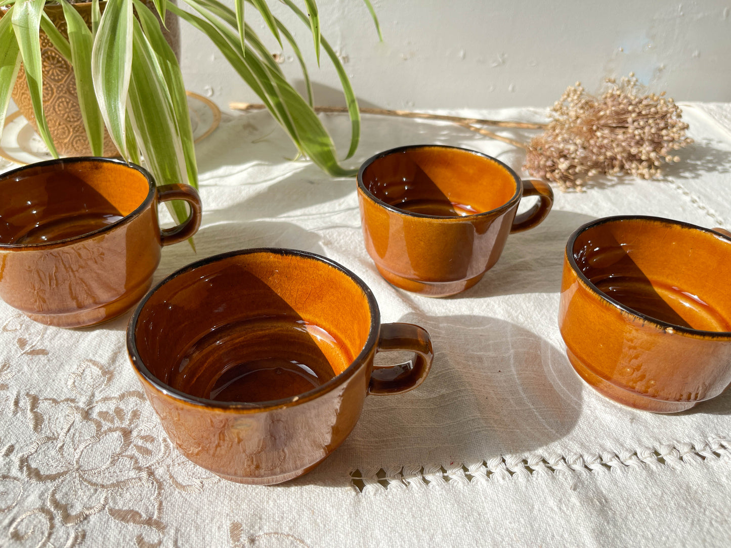 4 Tasses à café/thé vintage en faïence caramel noir