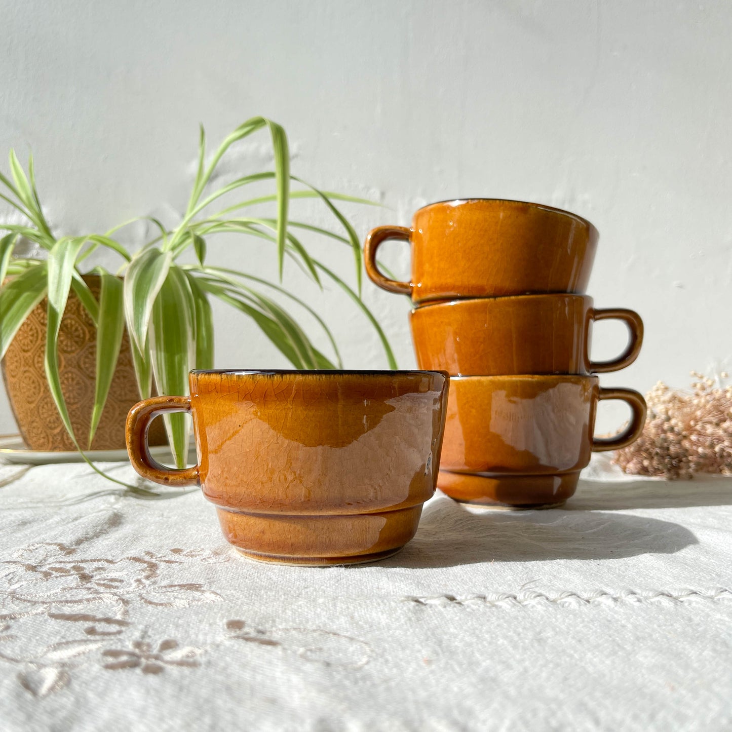 4 Tasses à café/thé vintage en faïence caramel noir