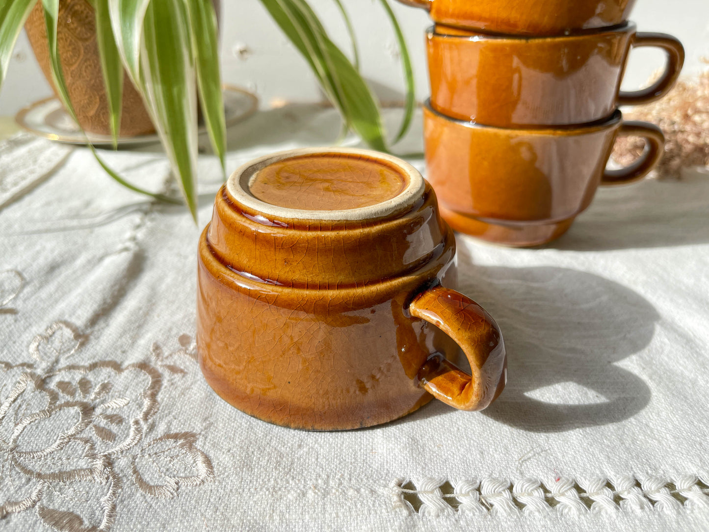 4 Tasses à café/thé vintage en faïence caramel noir