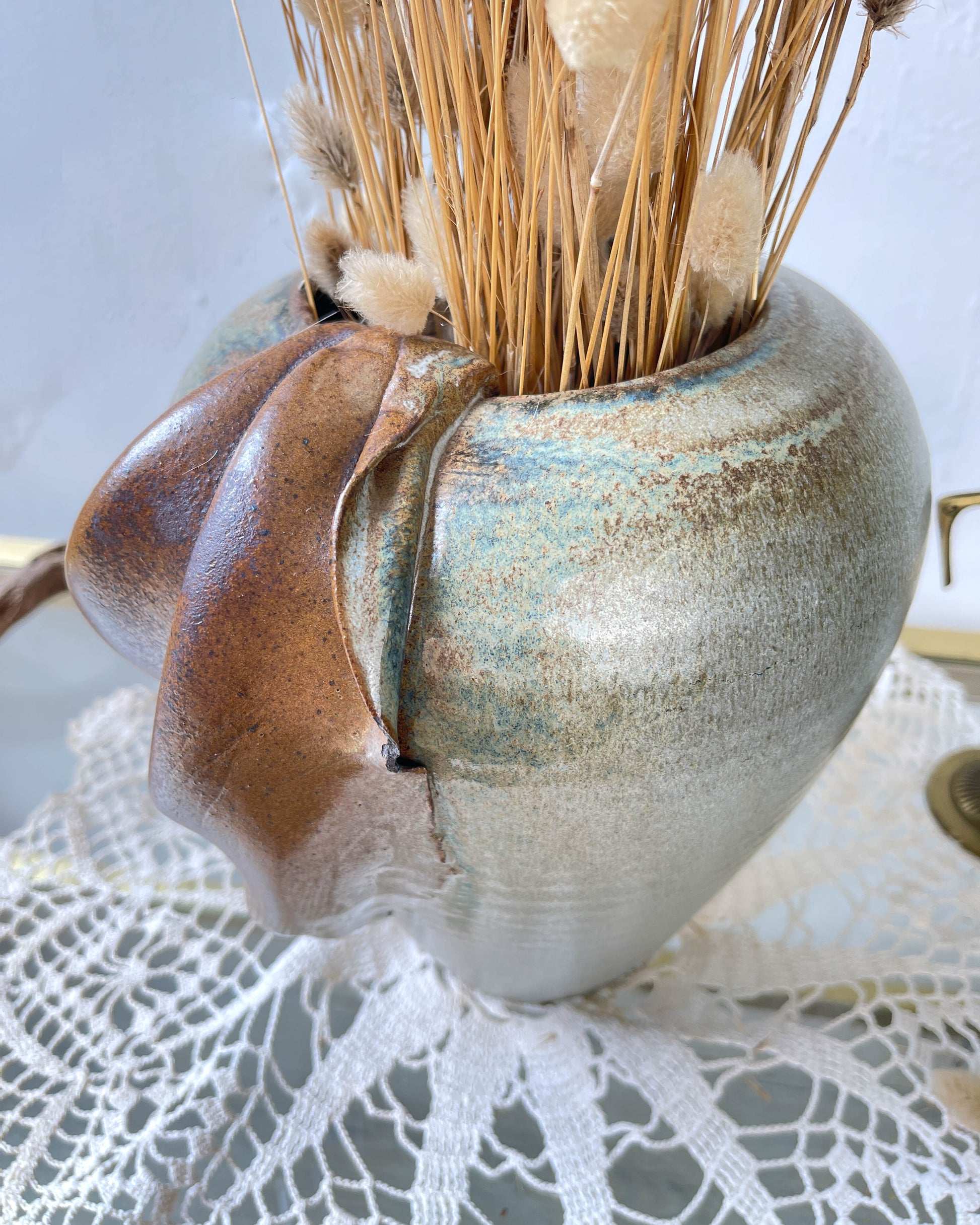 Vase en grès vintage émaillé effet drapé