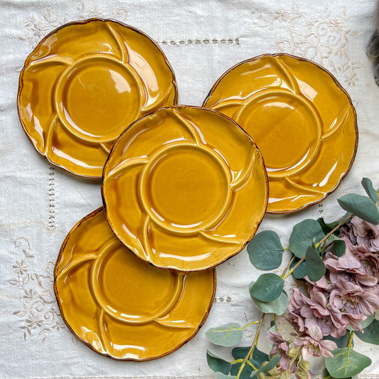 Assiettes à fondue vintage en céramique ADP France 1950, vaisselle compartimentée rétro, lot de 4

