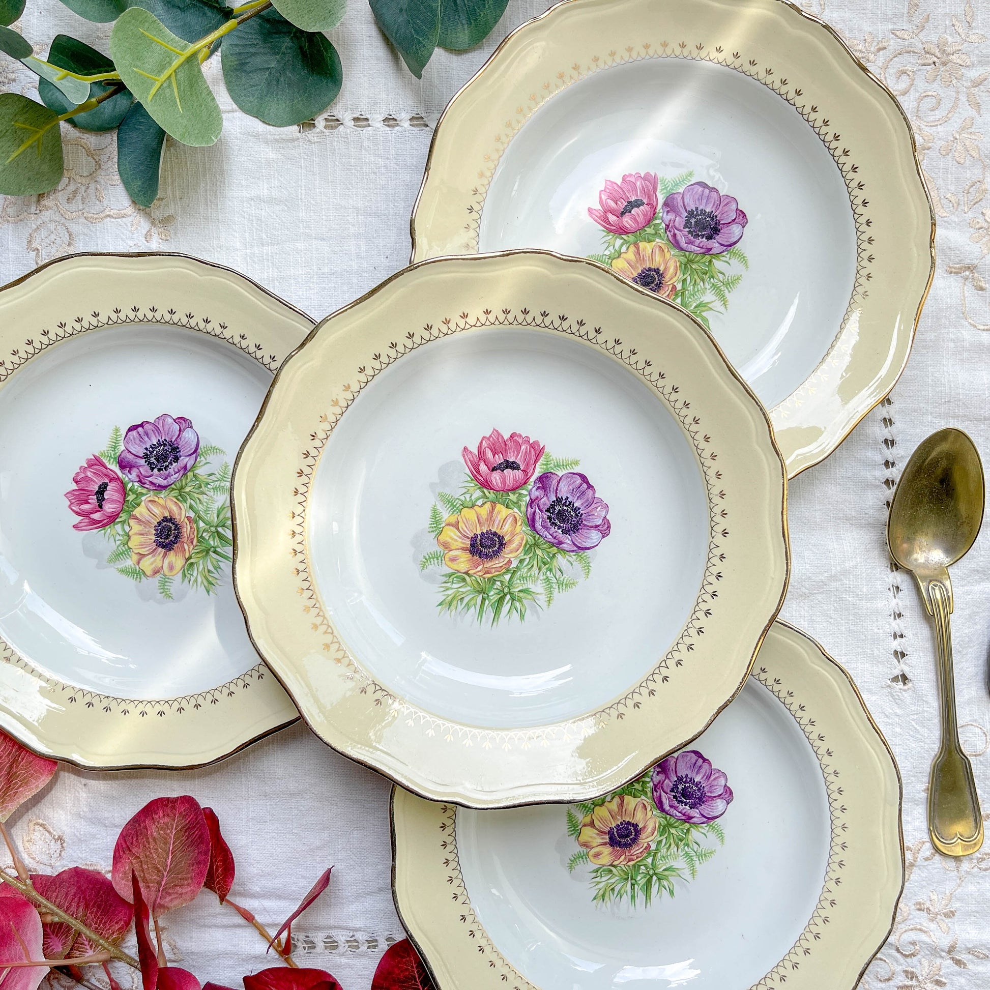 4 Assiettes creuses en porcelaine vintage motif fleuri blanche jaune doré L'Amandinoise "Coopélia"