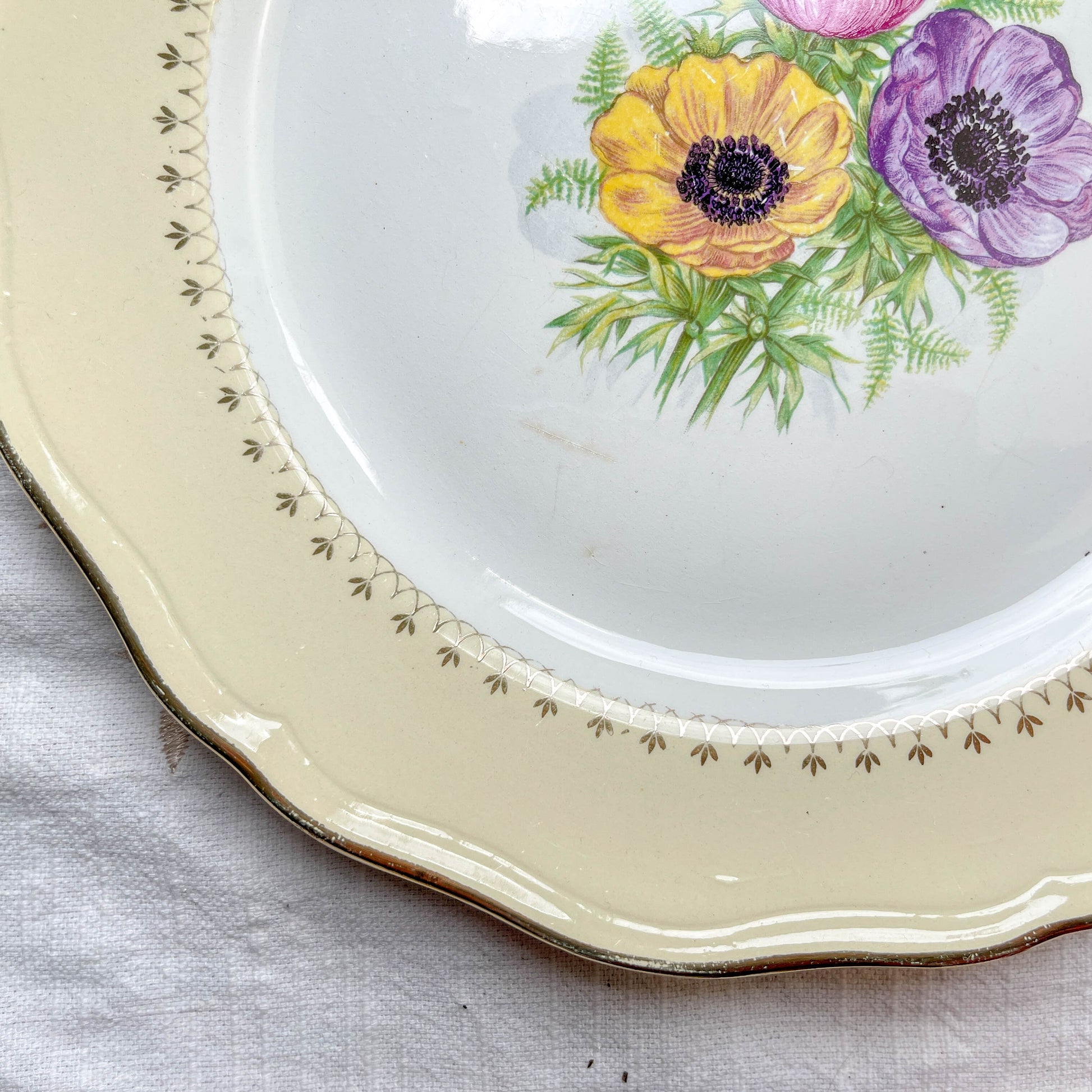 6 Assiettes plates en porcelaine vintage motif fleuri blanche jaune doré L'Amandinoise "Coopélia" -Vaisselle vintage fleurie