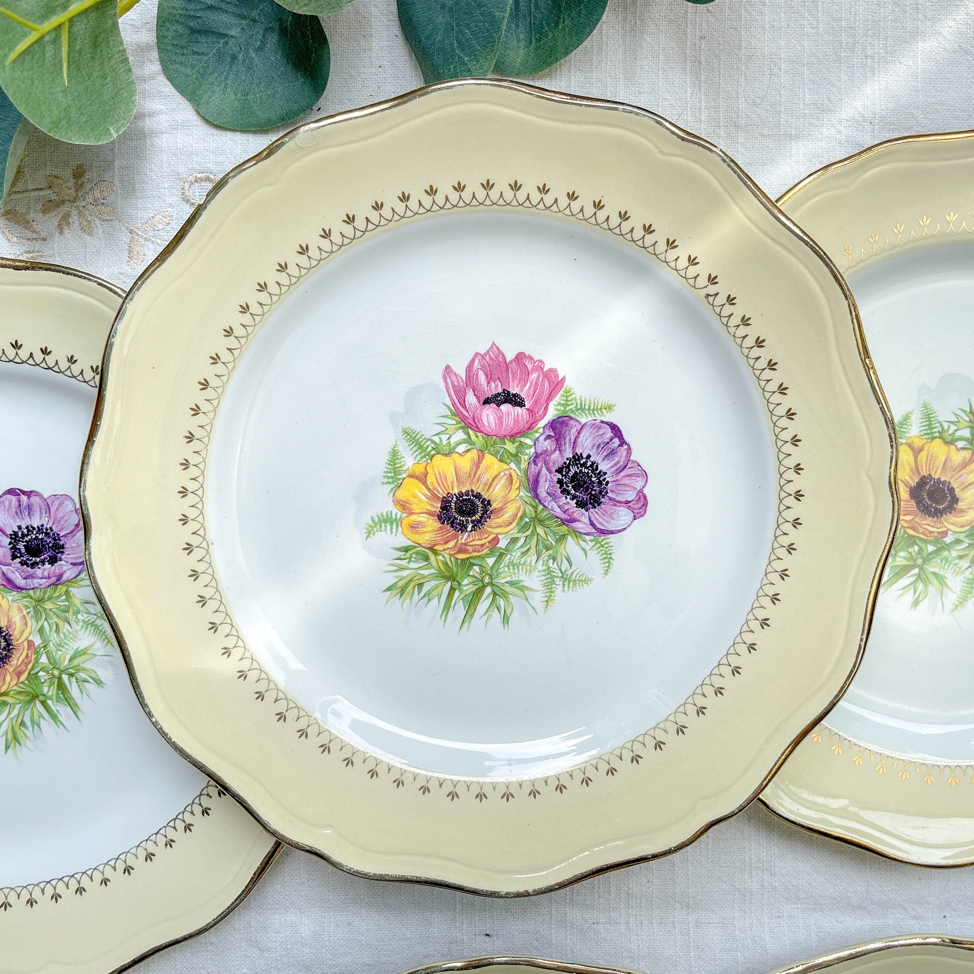 6 Assiettes plates en porcelaine vintage motif fleuri blanche jaune doré L'Amandinoise "Coopélia" -Vaisselle vintage fleurie