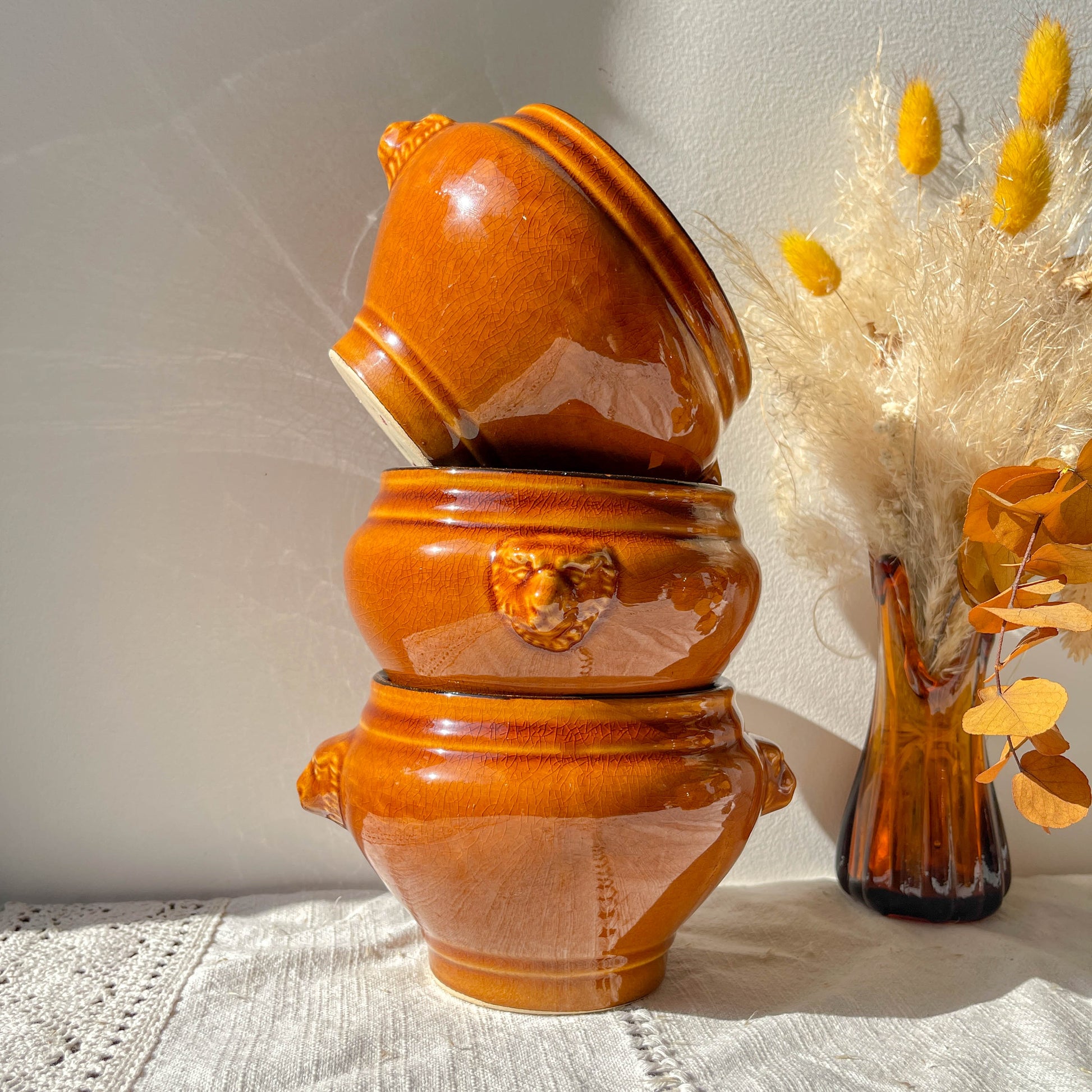 6 bols à soupe à l’oignon tête de lion en céramique vintage, style Émile Henry, coloris miel et noir, fabrication française – élégance et tradition de la vaisselle ancienne.