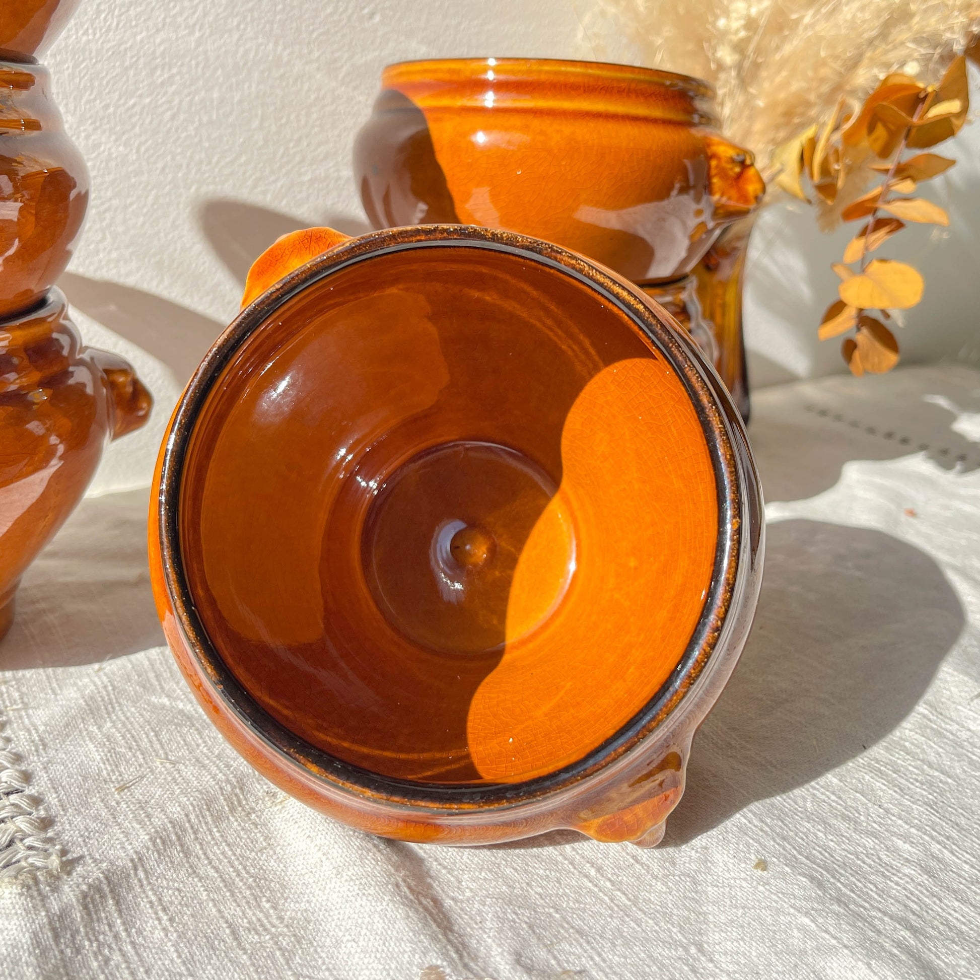 6 bols à soupe à l’oignon tête de lion en céramique vintage, style Émile Henry, coloris miel et noir, fabrication française – élégance et tradition de la vaisselle ancienne.