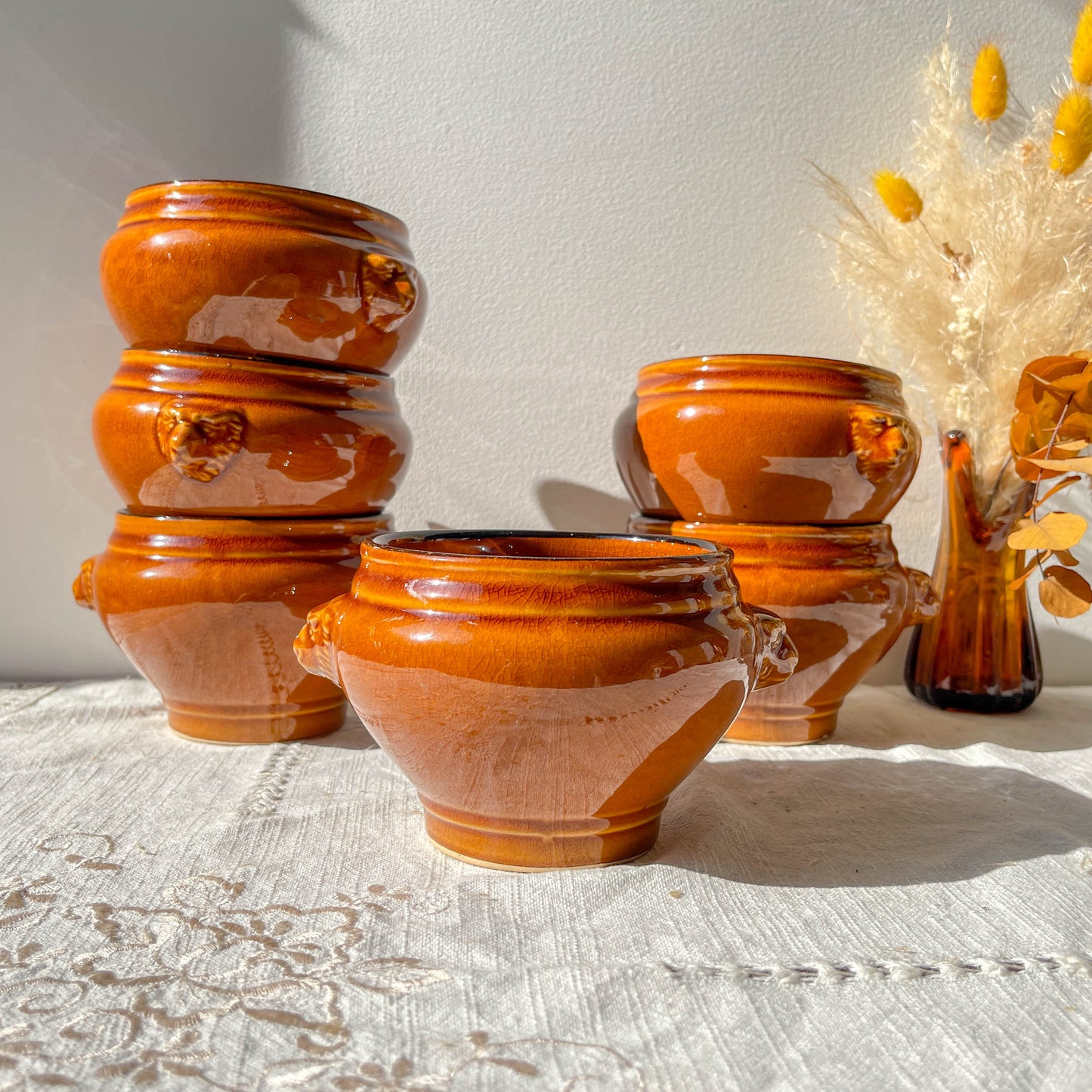 6 bols à soupe à l’oignon tête de lion en céramique vintage, style Émile Henry, coloris miel et noir, fabrication française – élégance et tradition de la vaisselle ancienne.
