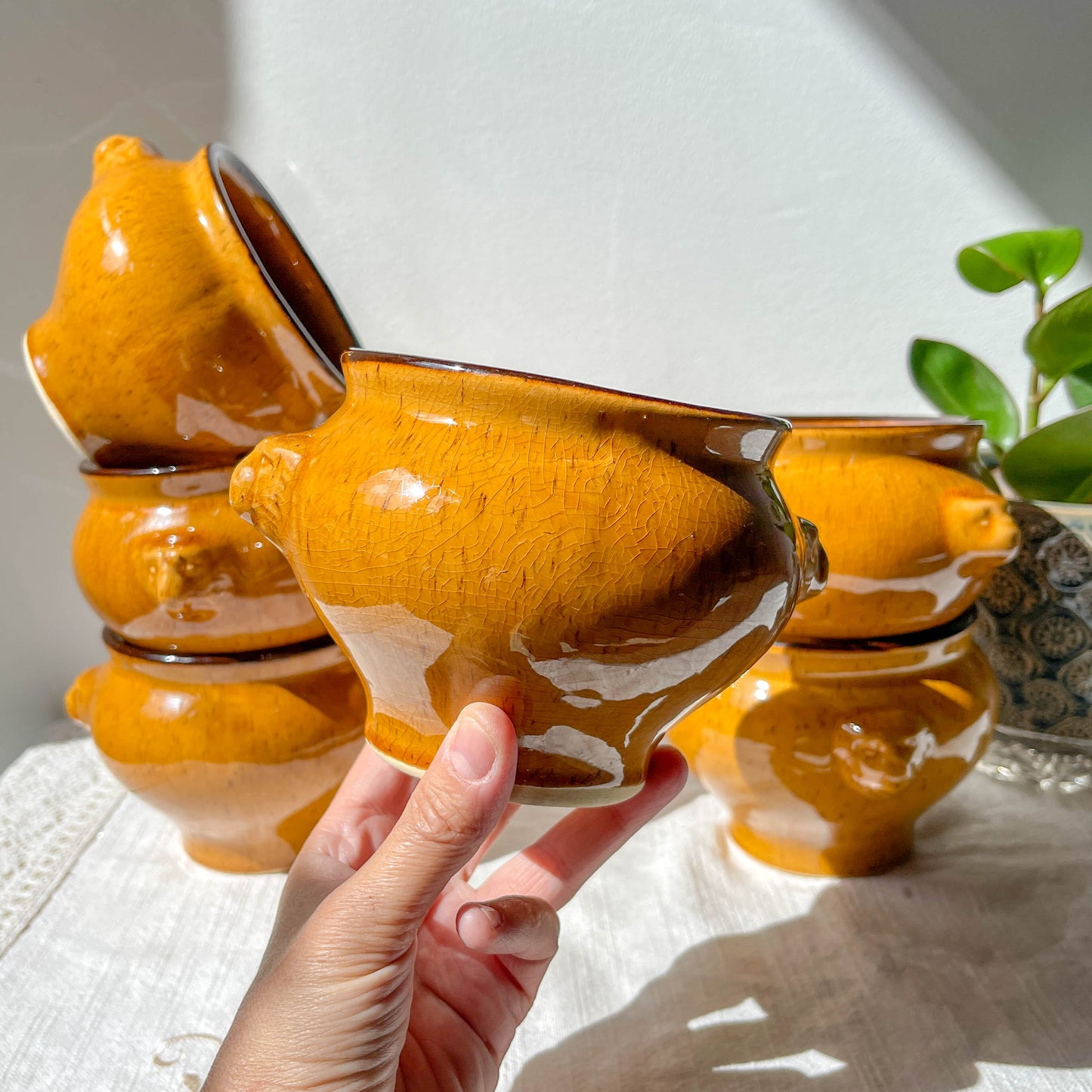 5 bols tête de lion vintage en grès ocre moucheté style Emile Henry – Made in France