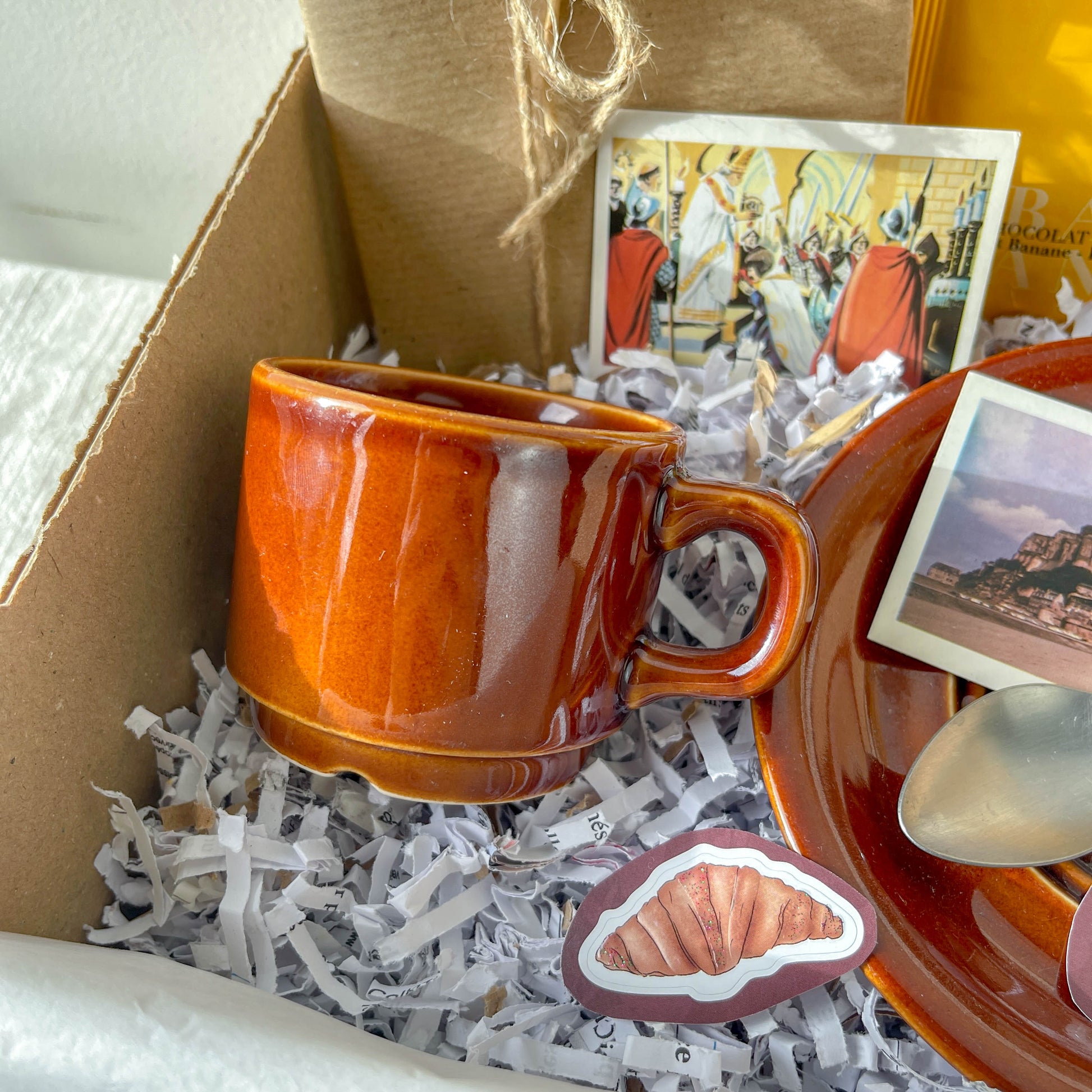 Box Mystère Vintage – Chocolat Chaud Bistrot Parisien | Tasse Ancienne style bistrot marron
