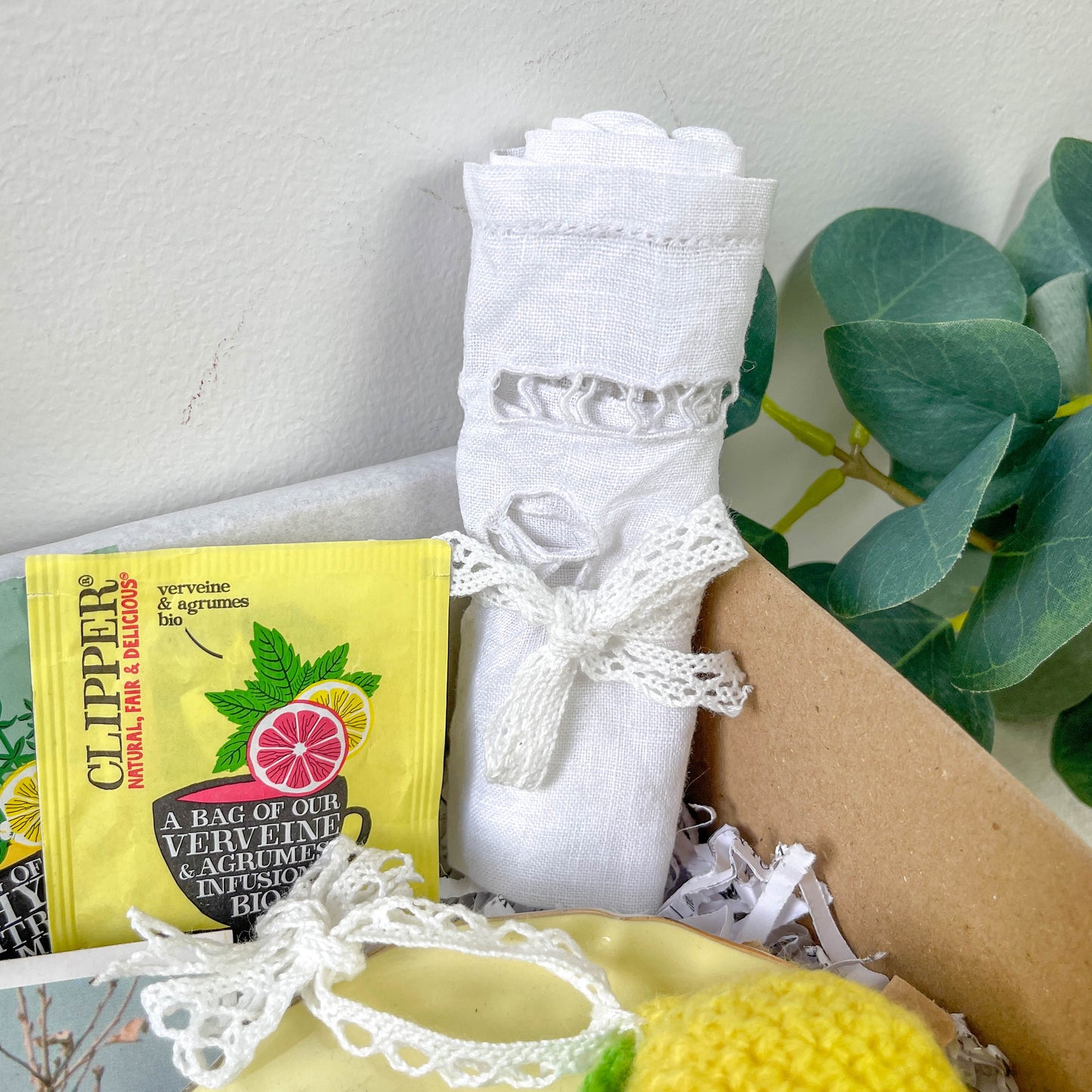 Box Mystère Vintage Citron – Édition Limitée | Serviette vintage brodée