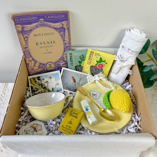 Box Mystère Vintage Citron – Édition Limitée | Tasse ancienne, Livre mystère, Serviette vintage, Citron crochet,  & Carte personnalisable