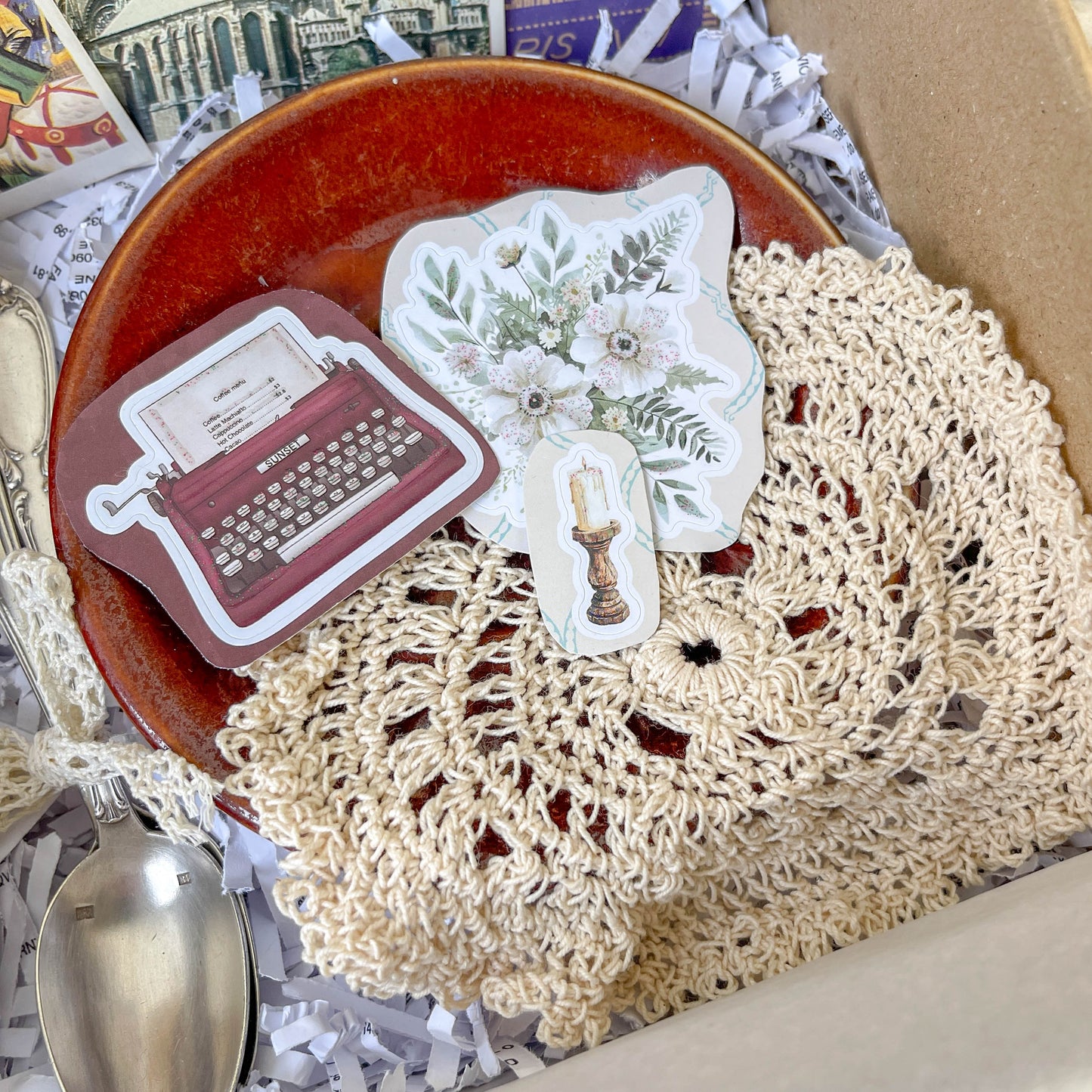 Box Vintage Mystère – Bistrot Parisien – Édition Limitée napperon fait main