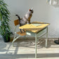 Bureau d’écolier vintage 1960 – Pupitre ancien en bois et métal vert d’eau – Mobilier scolaire rétro – Bureau enfant vintage