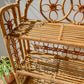 Étagère pliante en rotin vintage des années 1950, structure légère et naturelle, parfaite comme bibliothèque murale ou rangement décoratif pour une chambre d’enfant ou un intérieur bohème.