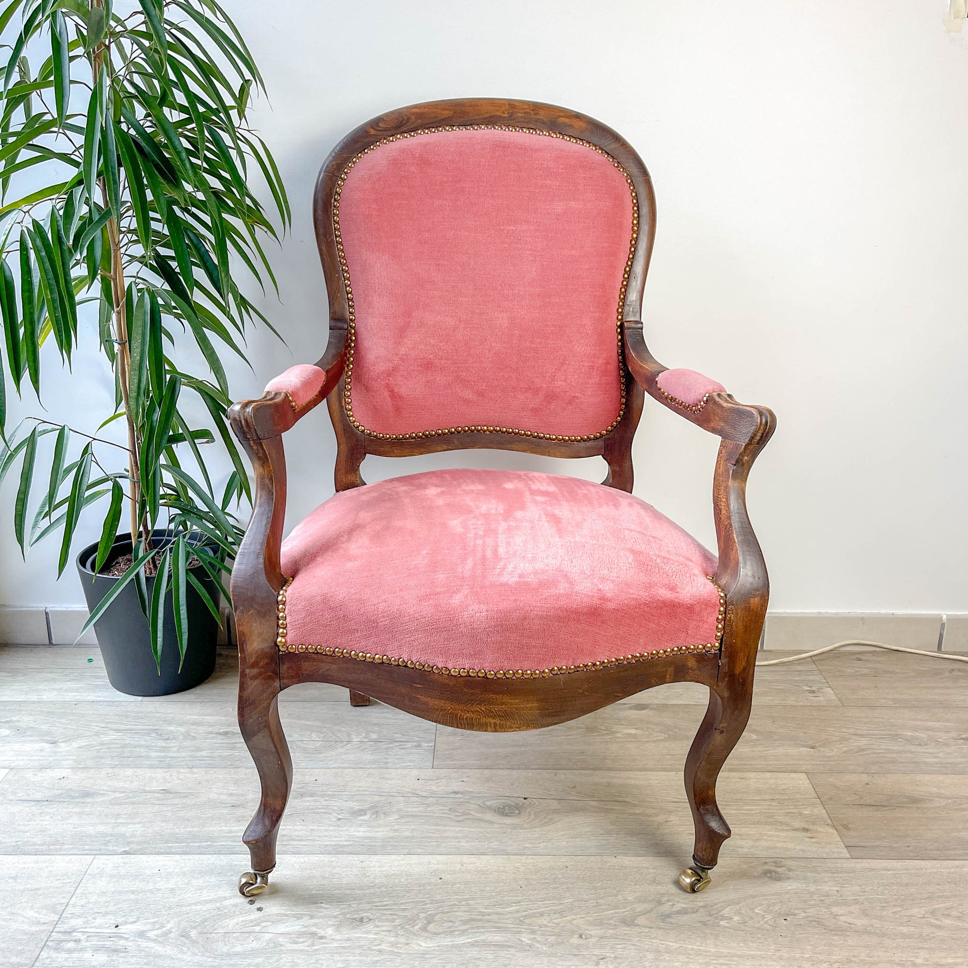 Fauteuil Louis Philippe velours rose