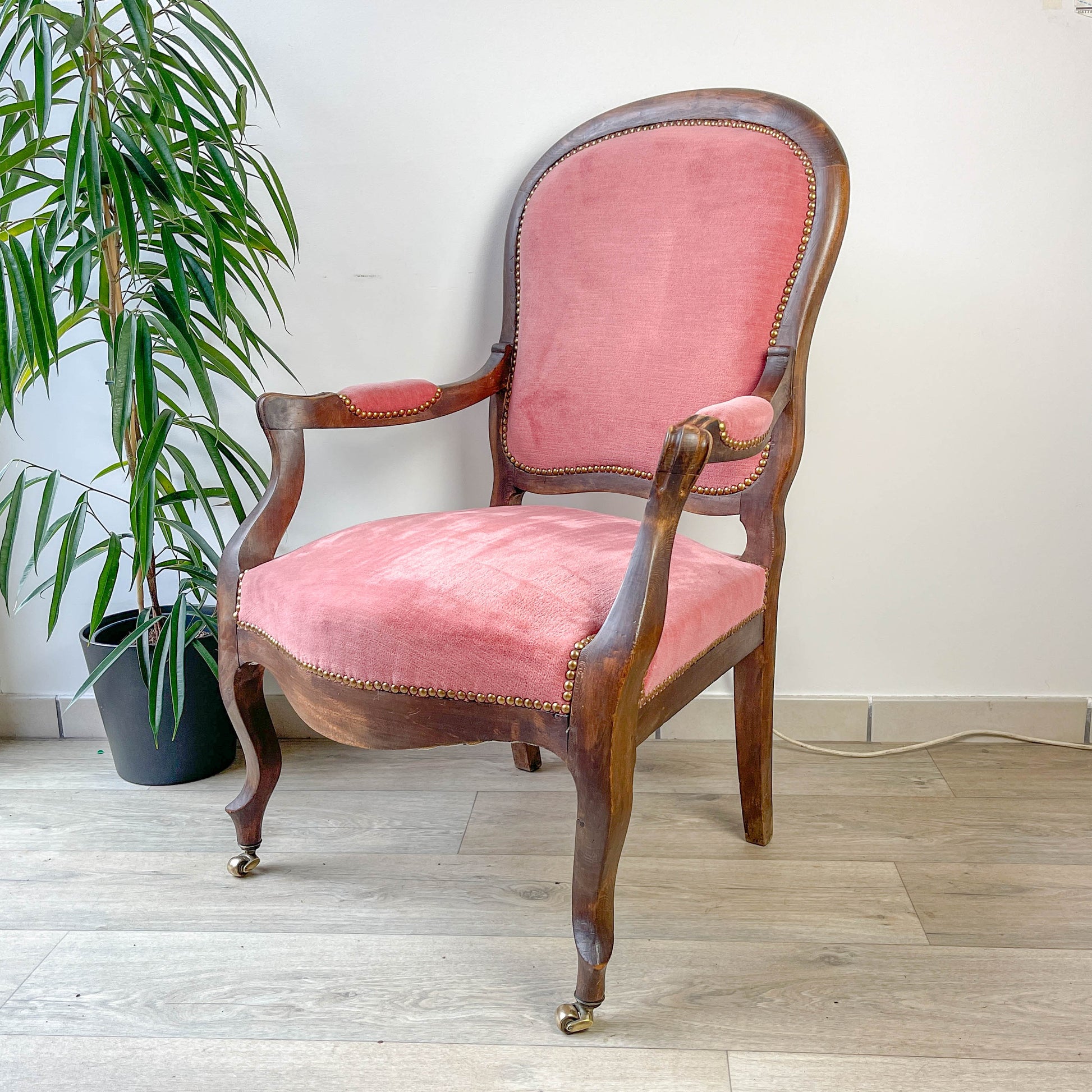 Fauteuil Louis Philippe velours rose