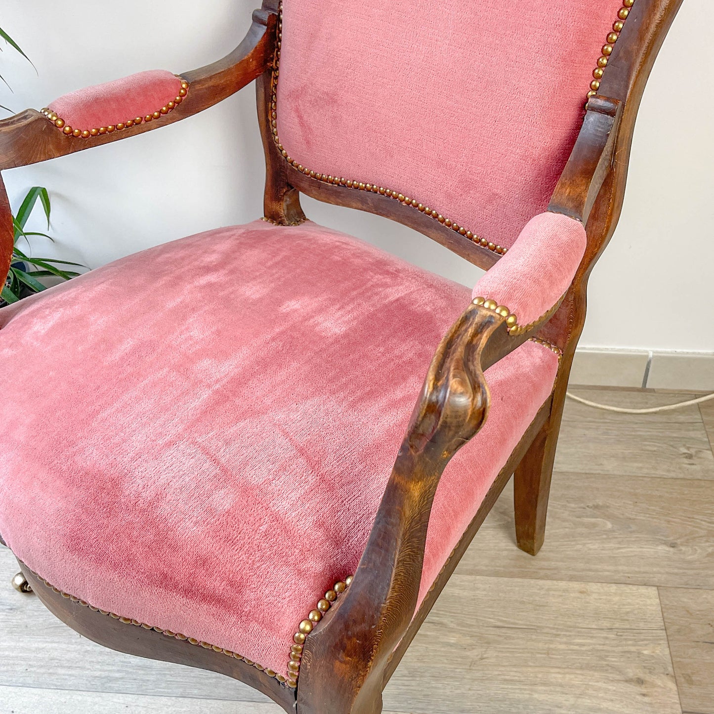 Fauteuil Louis Philippe velours rose