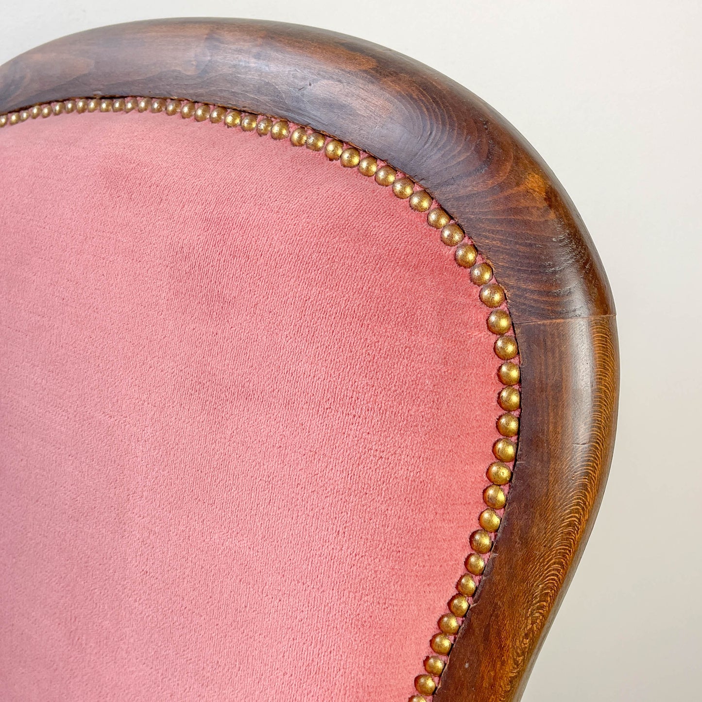 Fauteuil Louis Philippe velours rose - Fauteuil ancien XIXe - Décoration romantique vintage - Siège antique bois sculpté