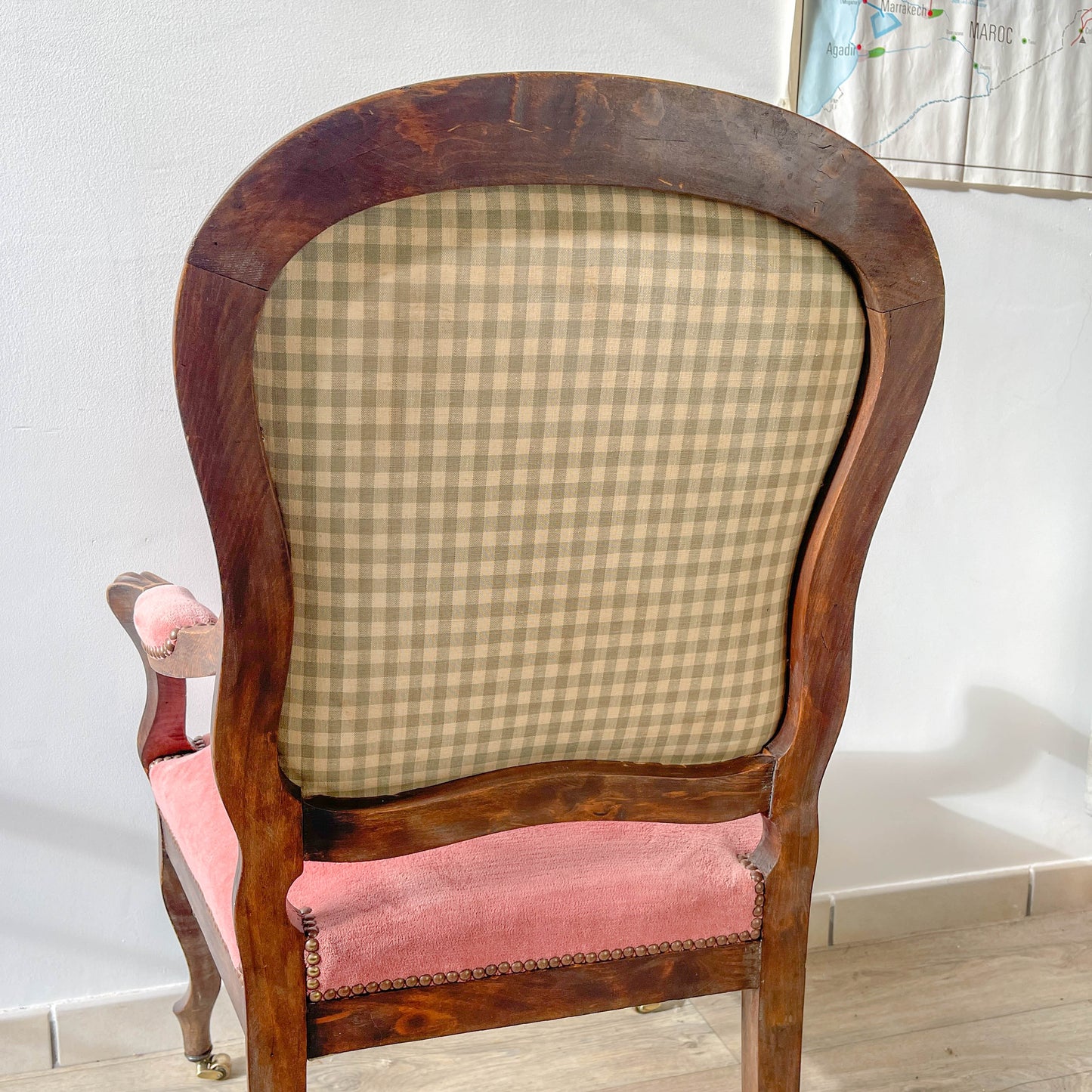 Fauteuil Louis Philippe velours rose - Fauteuil ancien XIXe - Décoration romantique vintage - Siège antique bois sculpté