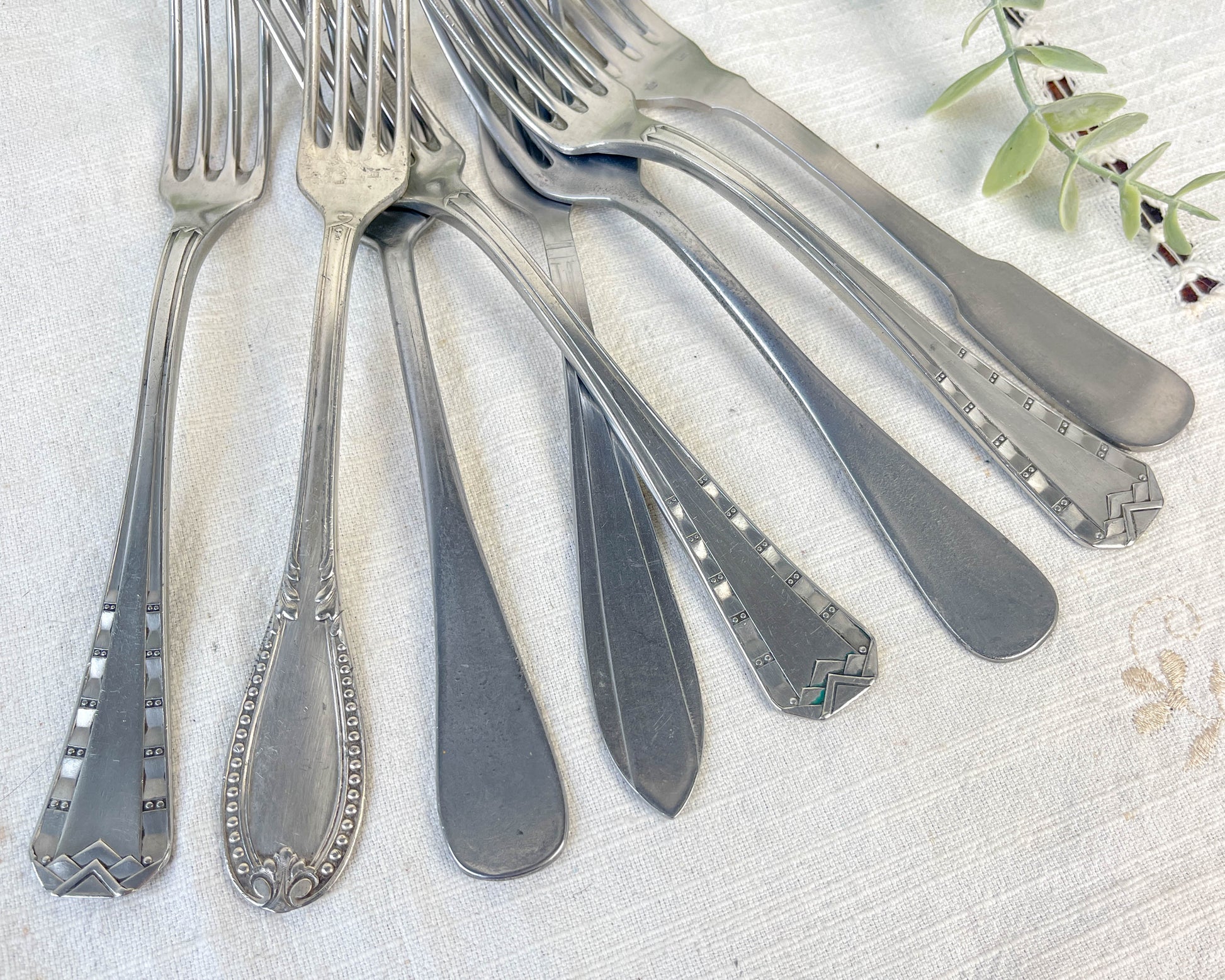 Ensemble de 8 Fourchettes Vintage Dépareillées – Charme Authentique et Rétro
