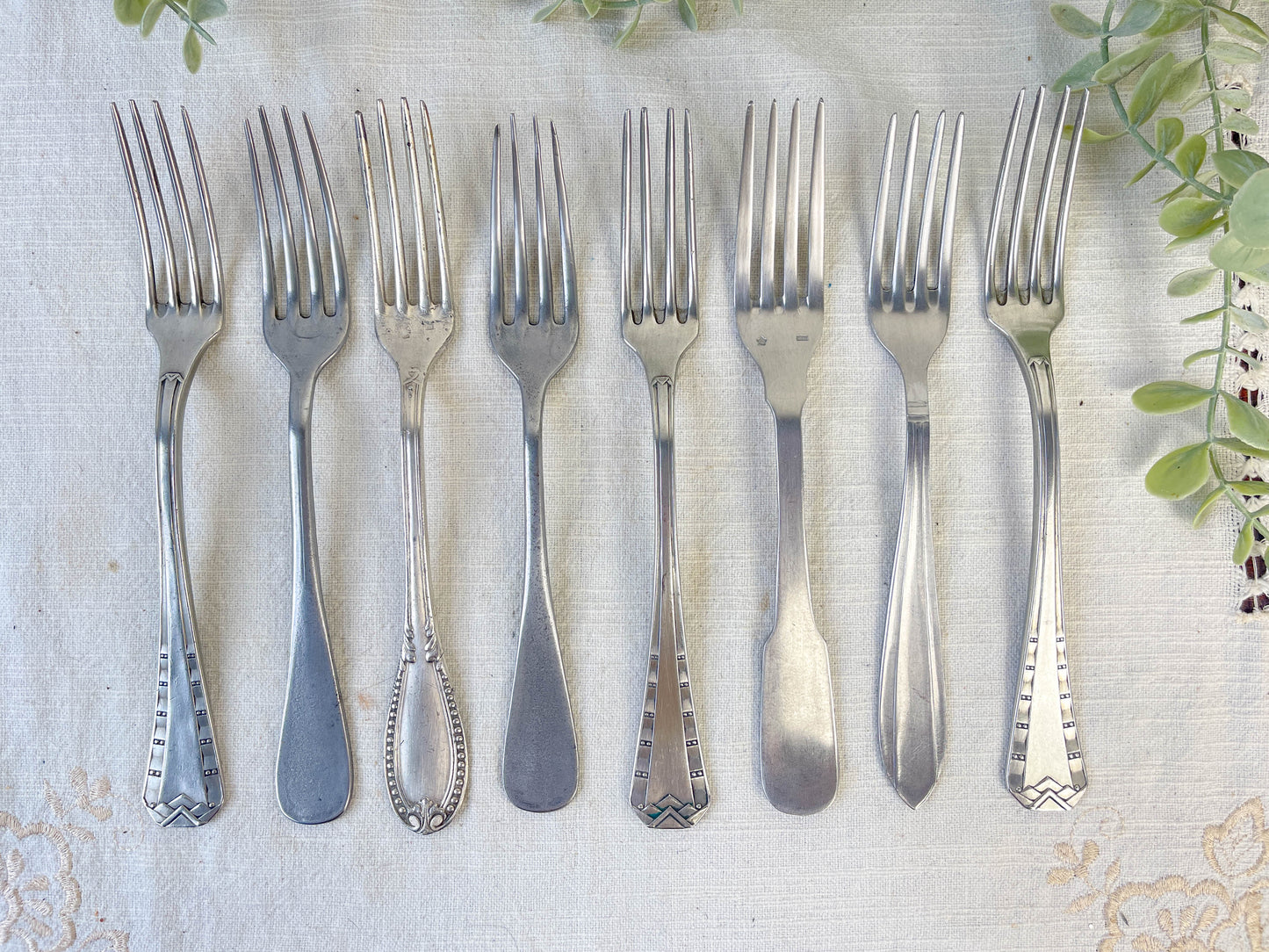 Ensemble de 8 Fourchettes Vintage Dépareillées – Charme Authentique et Rétro