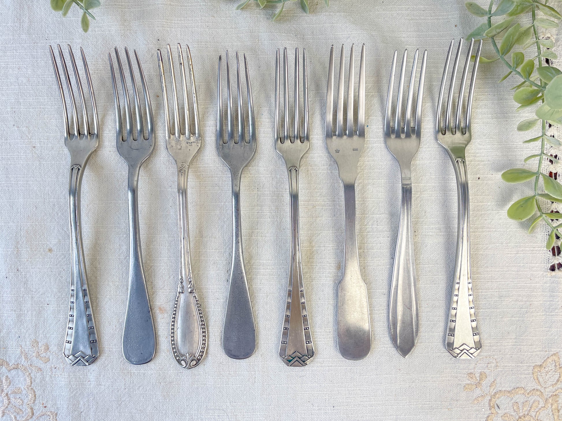 Ensemble de 8 Fourchettes Vintage Dépareillées – Charme Authentique et Rétro
