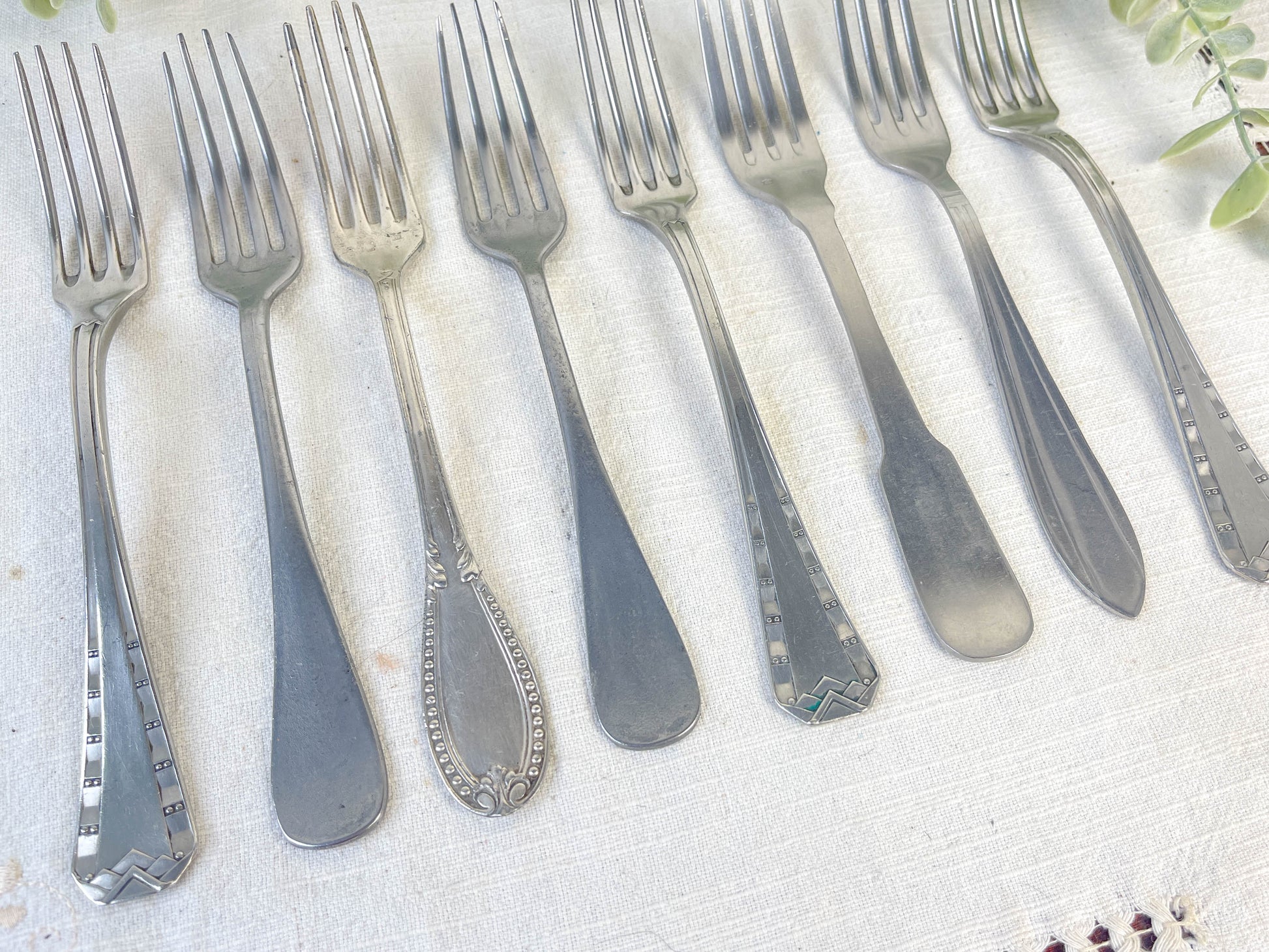 Ensemble de 8 Fourchettes Vintage Dépareillées – Charme Authentique et Rétro