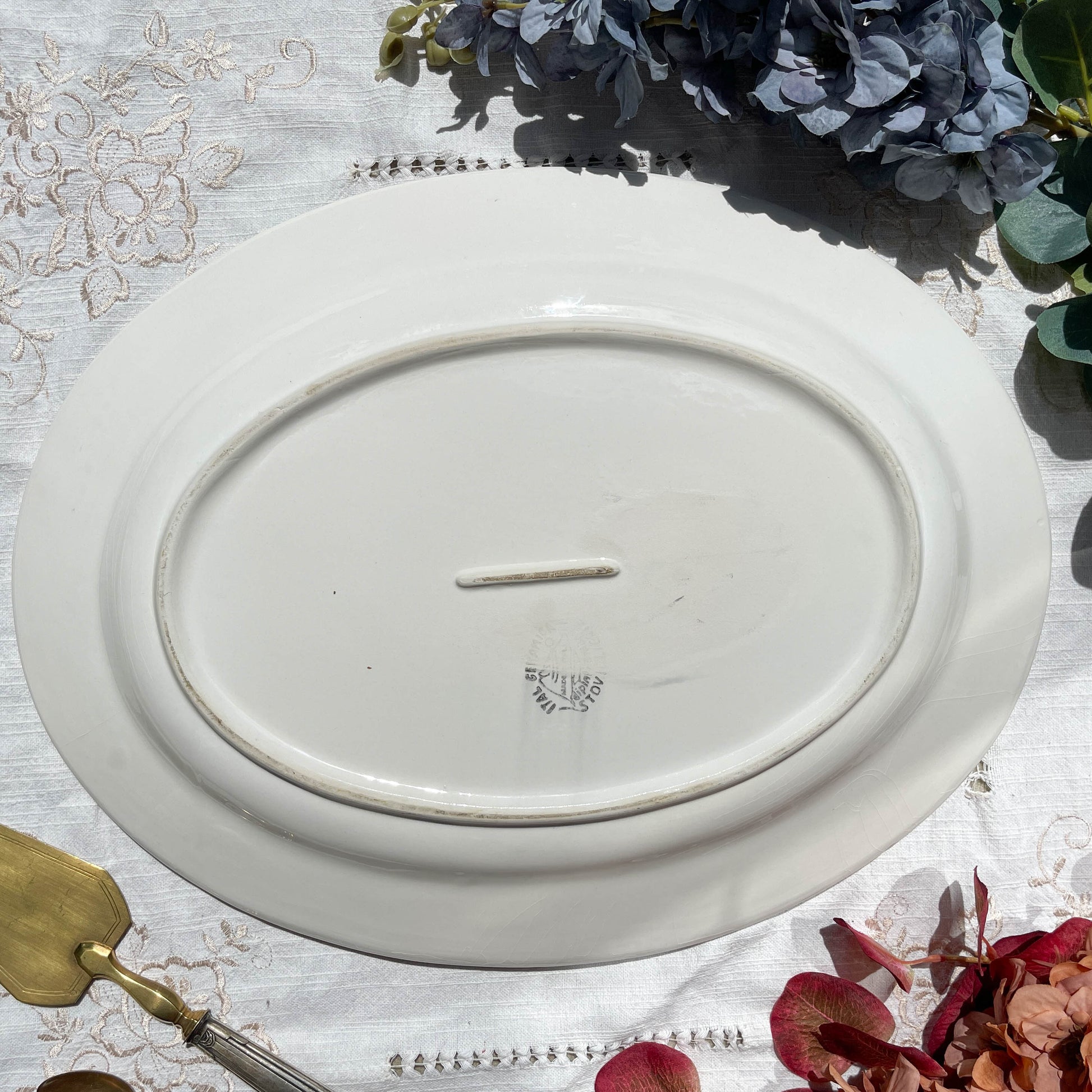 Grand plat ovale ancien en faïence italienne Stoviglierie – motif oiseaux et fleurs bleu, vert, rose