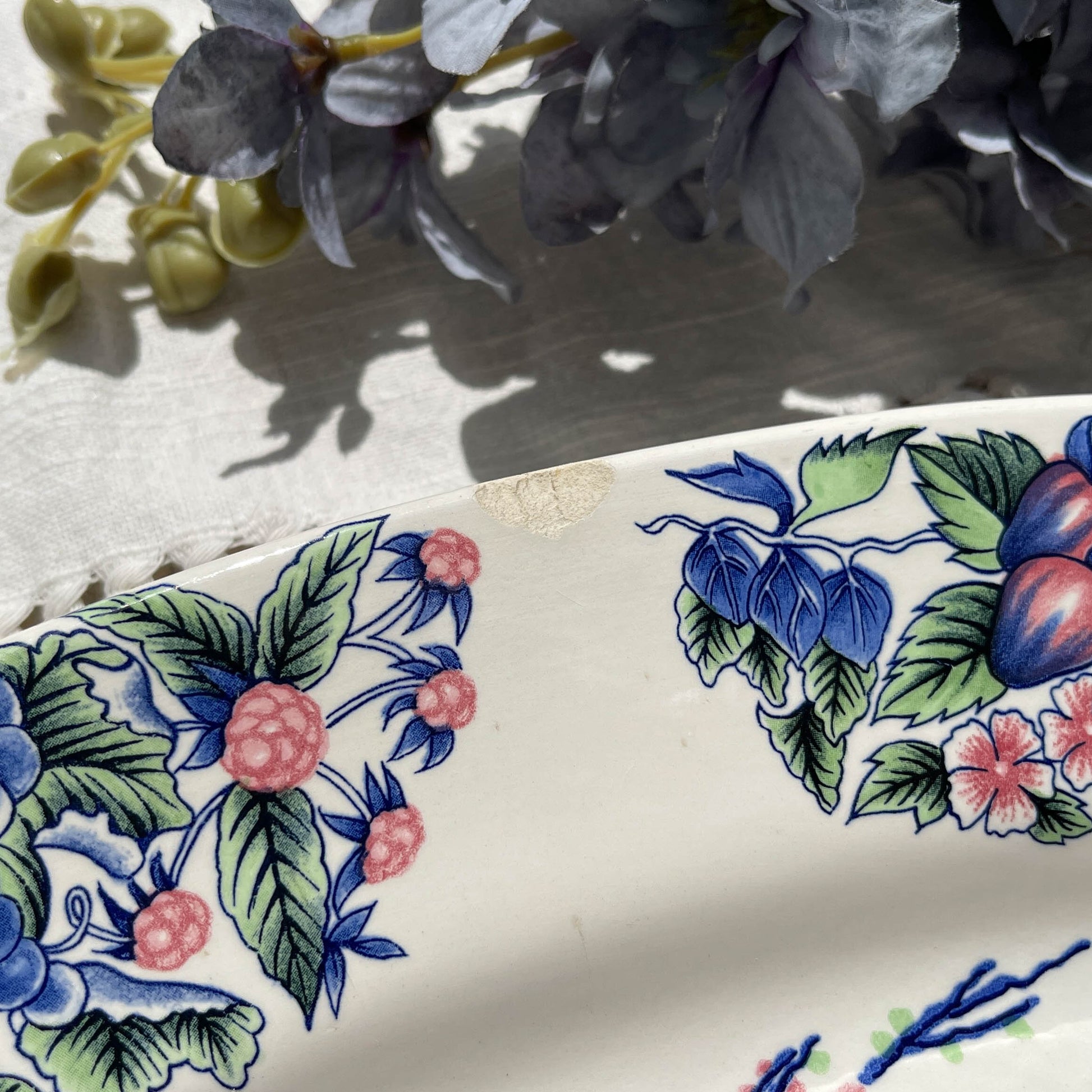 Grand plat ovale ancien en faïence italienne Stoviglierie – motif oiseaux et fleurs bleu, vert, rose