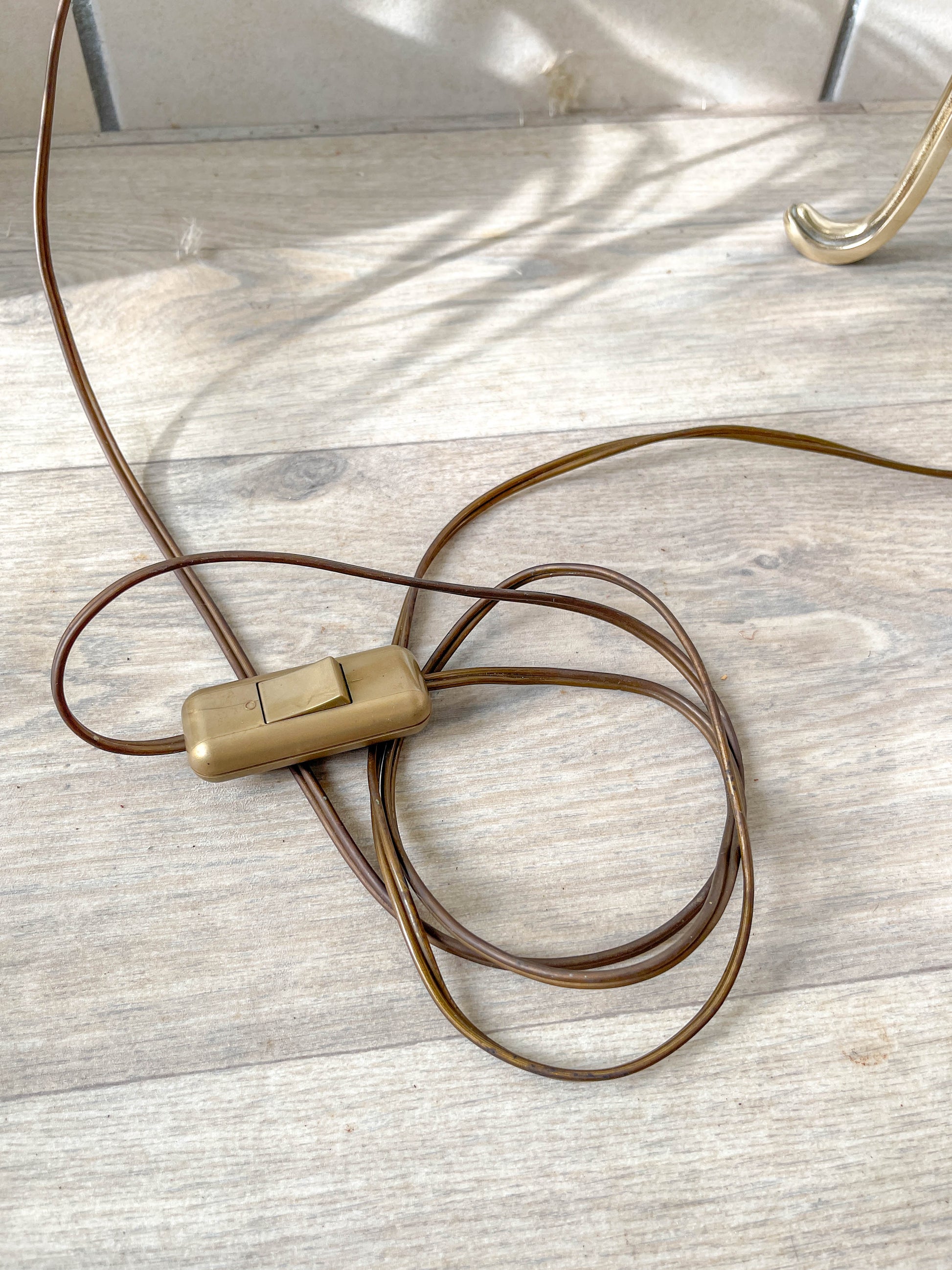 Lampadaire tripode vintage bronze & laiton des années 60/70 – Hauteur réglable 190 cm