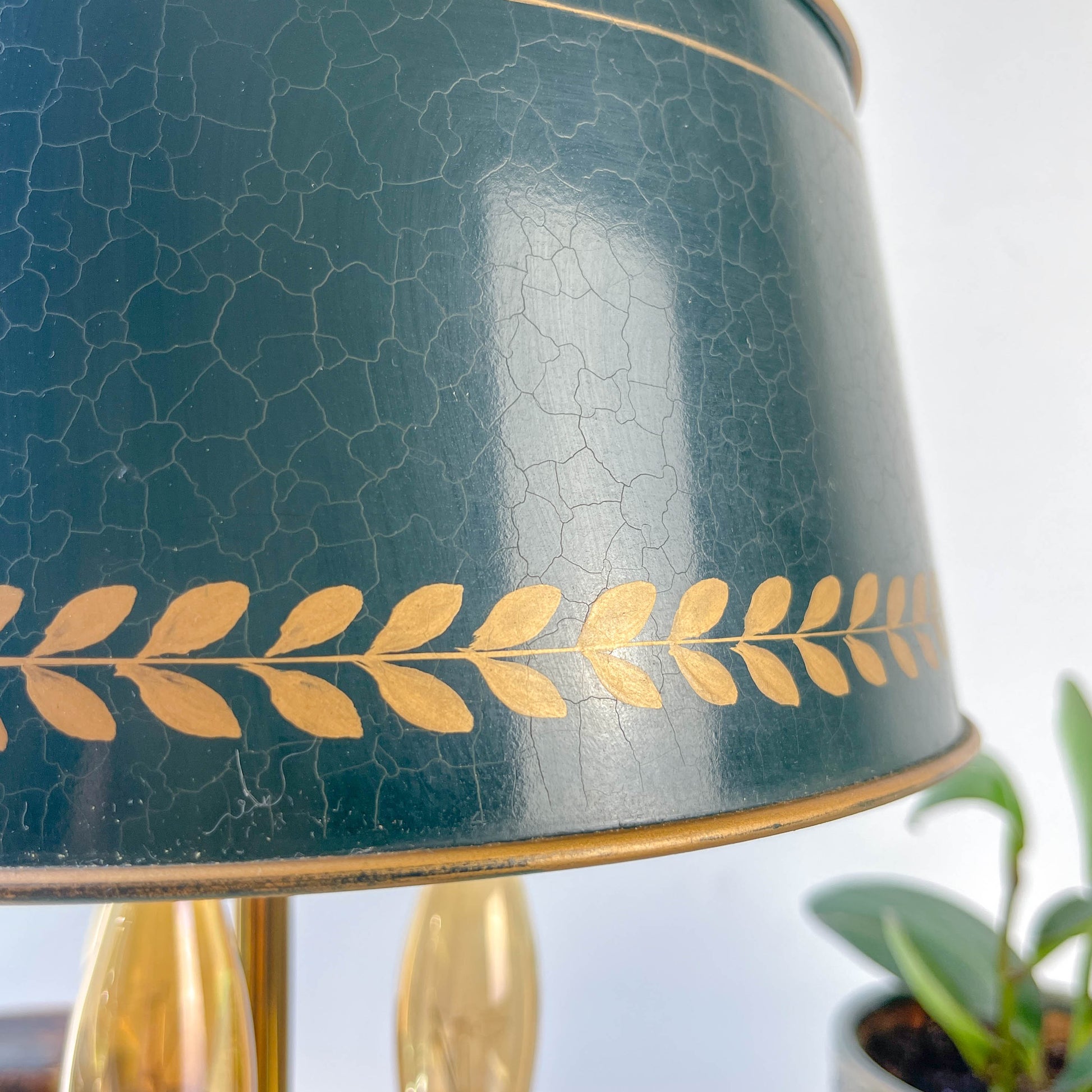 Lampe bouillotte vintage style Empire – bronze doré & abat-jour vert laurier – 3 bras bougie