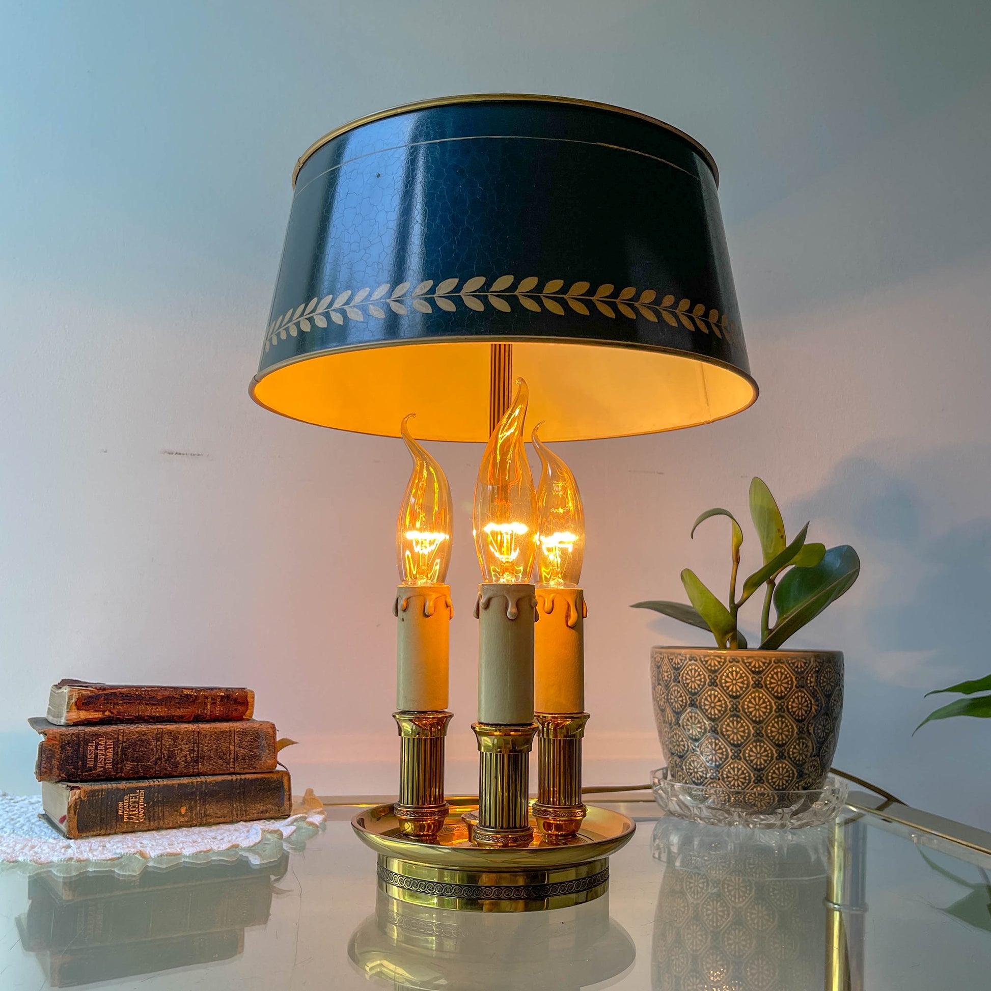 Lampe bouillotte vintage style Empire – bronze doré & abat-jour vert laurier – 3 bras bougie