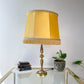 Lampe de style Louis XVI en bronze doré avec abat-jour jaune à franges – lampe ancienne élégante vintage