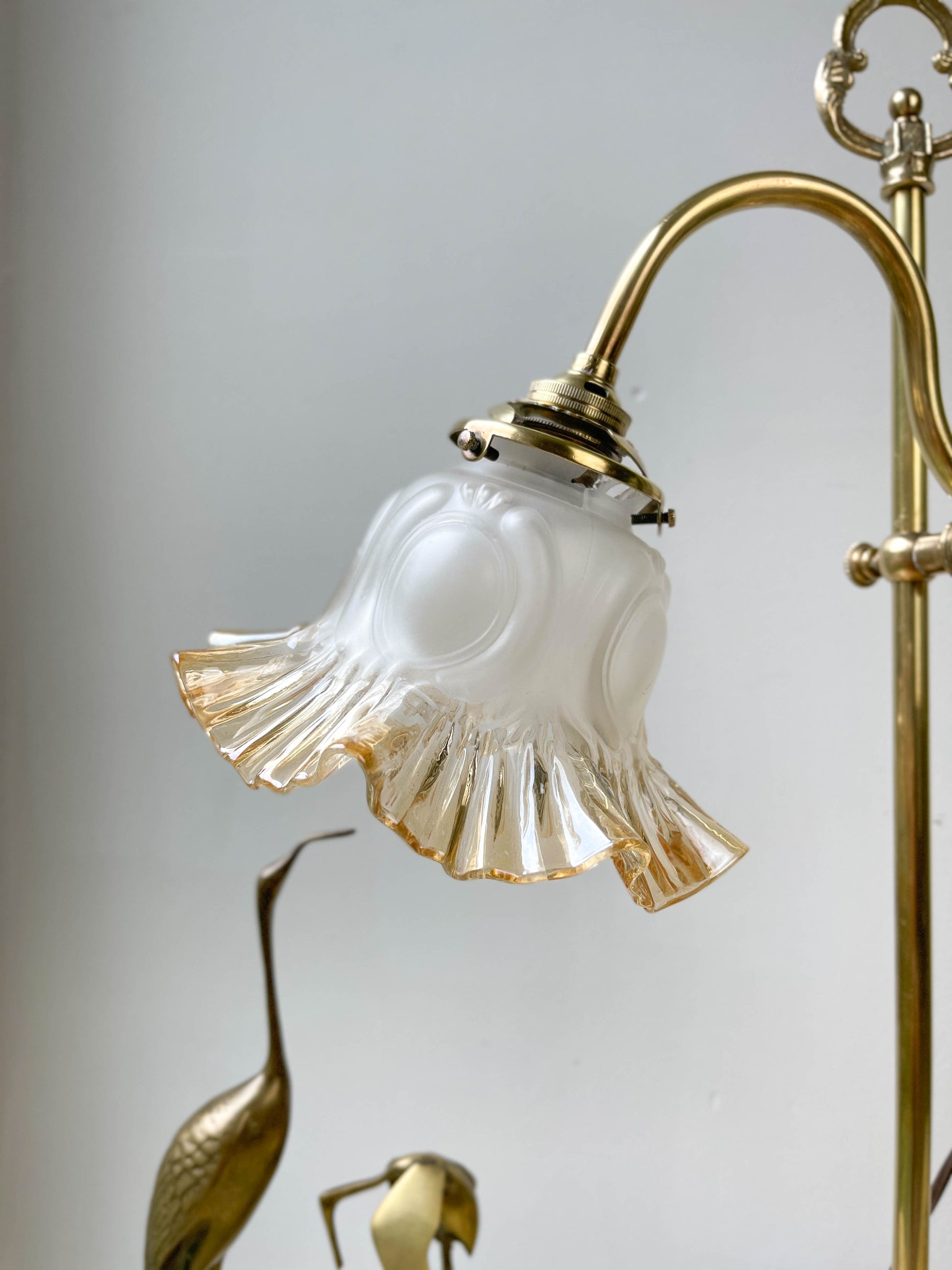 Duo de lampes de bureau anciennes, style Art Déco, col de cygne en laiton doré avec tulipe en verre, lampe articulée vintage