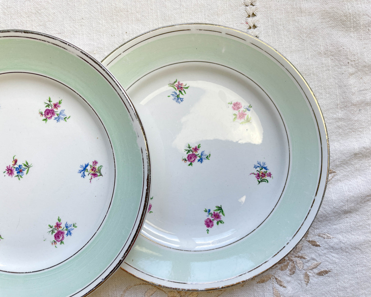 Petites assiettes vintage porcelaine blanche verte fleurie SALINS 66 de 1950s