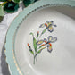 Plat creux en porcelaine vintage blanche verte Iris Moulin des Loups "Sargosse" 1950s