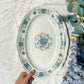 Plat oval Moulin des loups orchis sévigné motif fleuri bleu gris