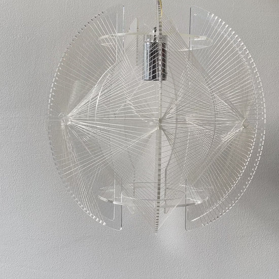 Suspension géométrique en acrylique et nylon – Lustre design