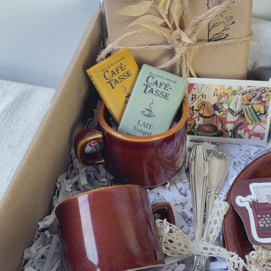 Box Vintage Mystère – Bistrot Parisien  – Édition Limitée | Tasses anciennes, Objet déco & Carte personnalisable en vidéo
