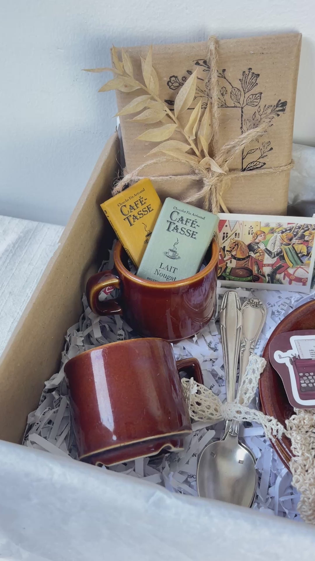 Box Vintage Mystère – Bistrot Parisien  – Édition Limitée | Tasses anciennes, Objet déco & Carte personnalisable en vidéo
