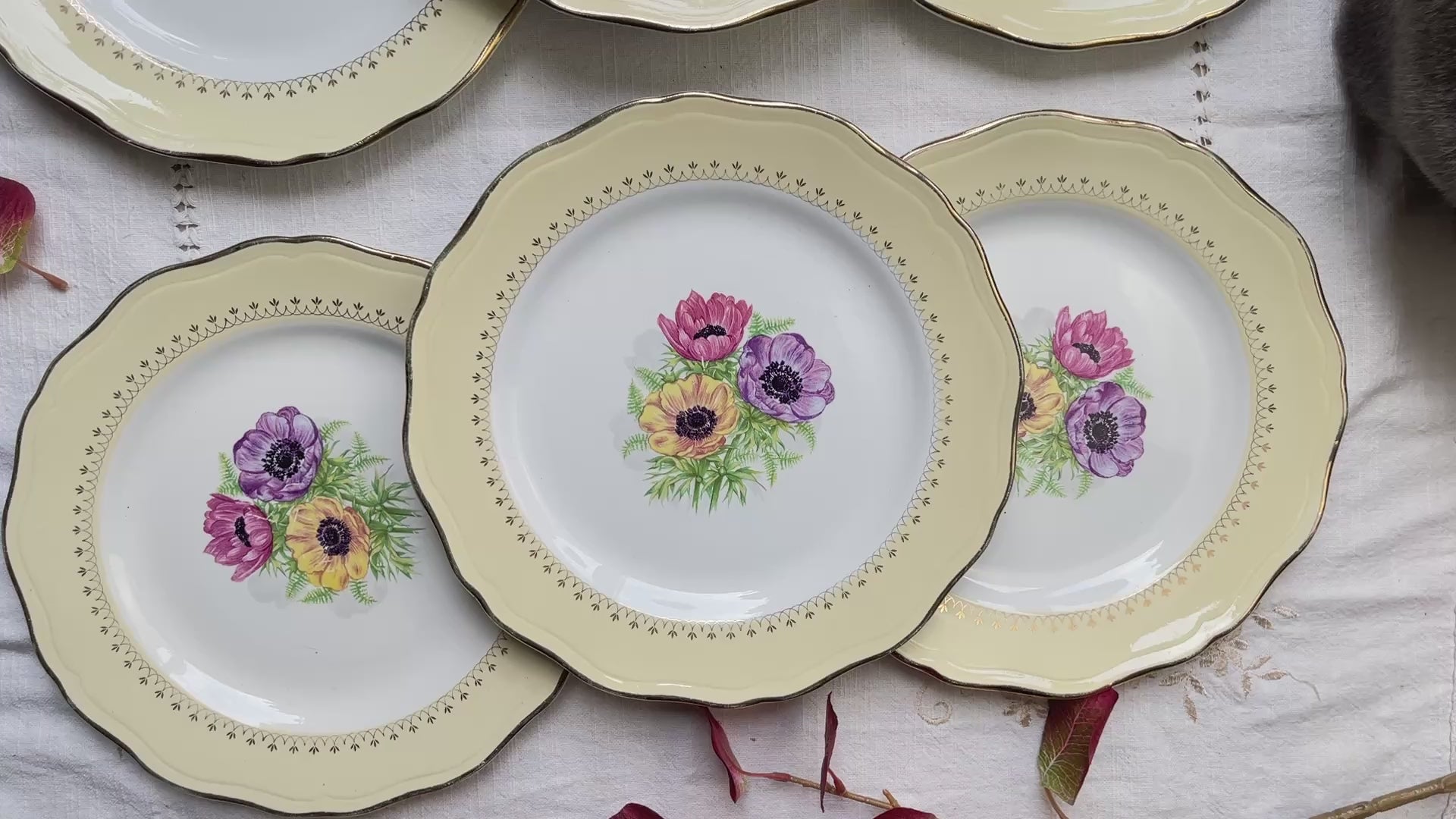 6 Assiettes plates en porcelaine vintage motif fleuri blanche jaune doré L'Amandinoise "Coopélia" -Vaisselle vintage fleurie