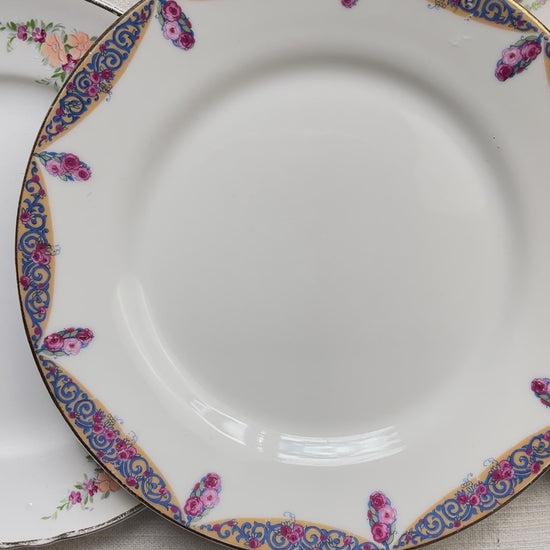 Lot de 6 petites assiettes dépareillées vintage en porcelaine française des années 1950 – assiettes à dessert Limoges, Moulin des Loups, frises colorées et dorure élégante – vaisselle ancienne chic